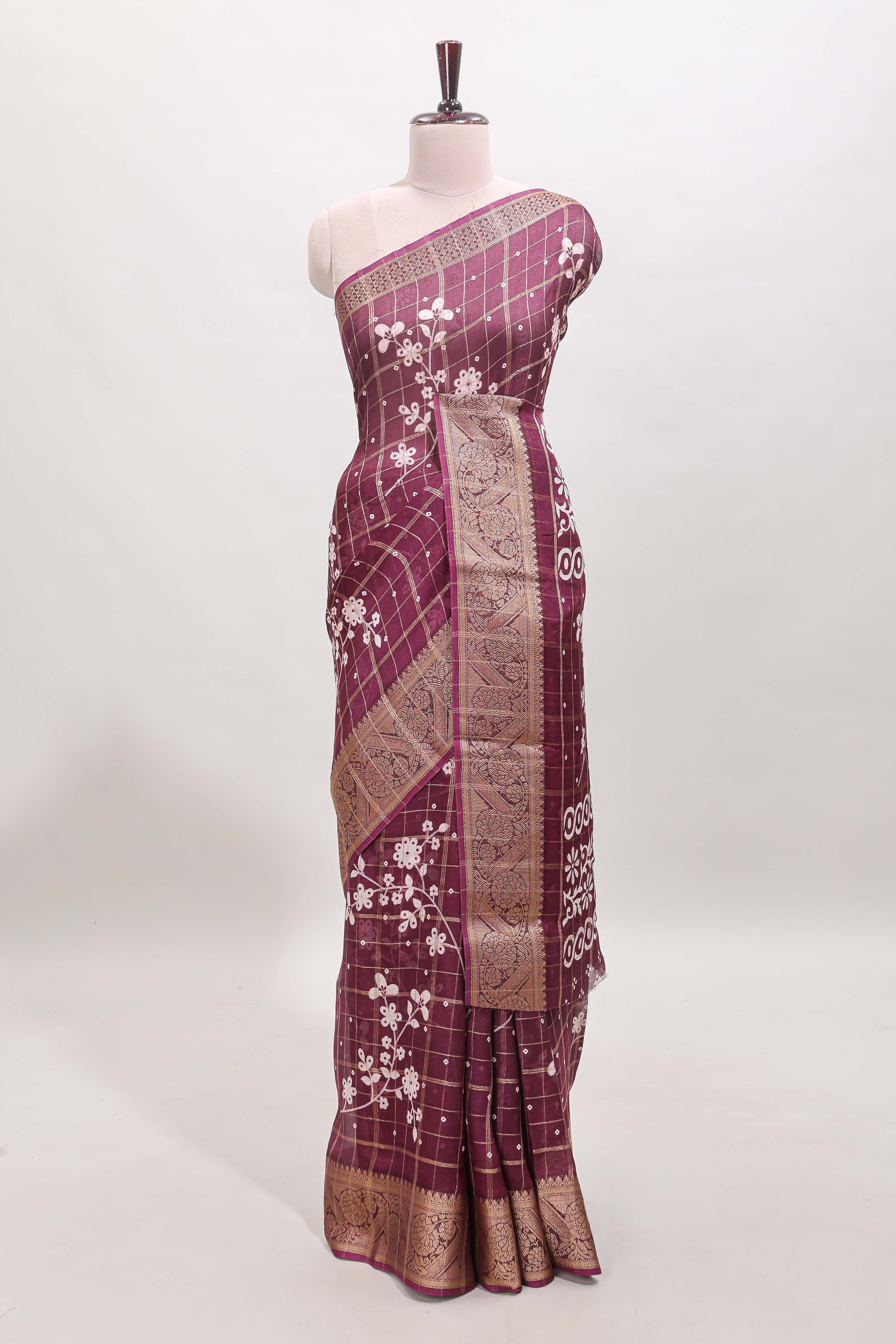 Onion pink checked floral design dola saree with self zari border and matching blouse