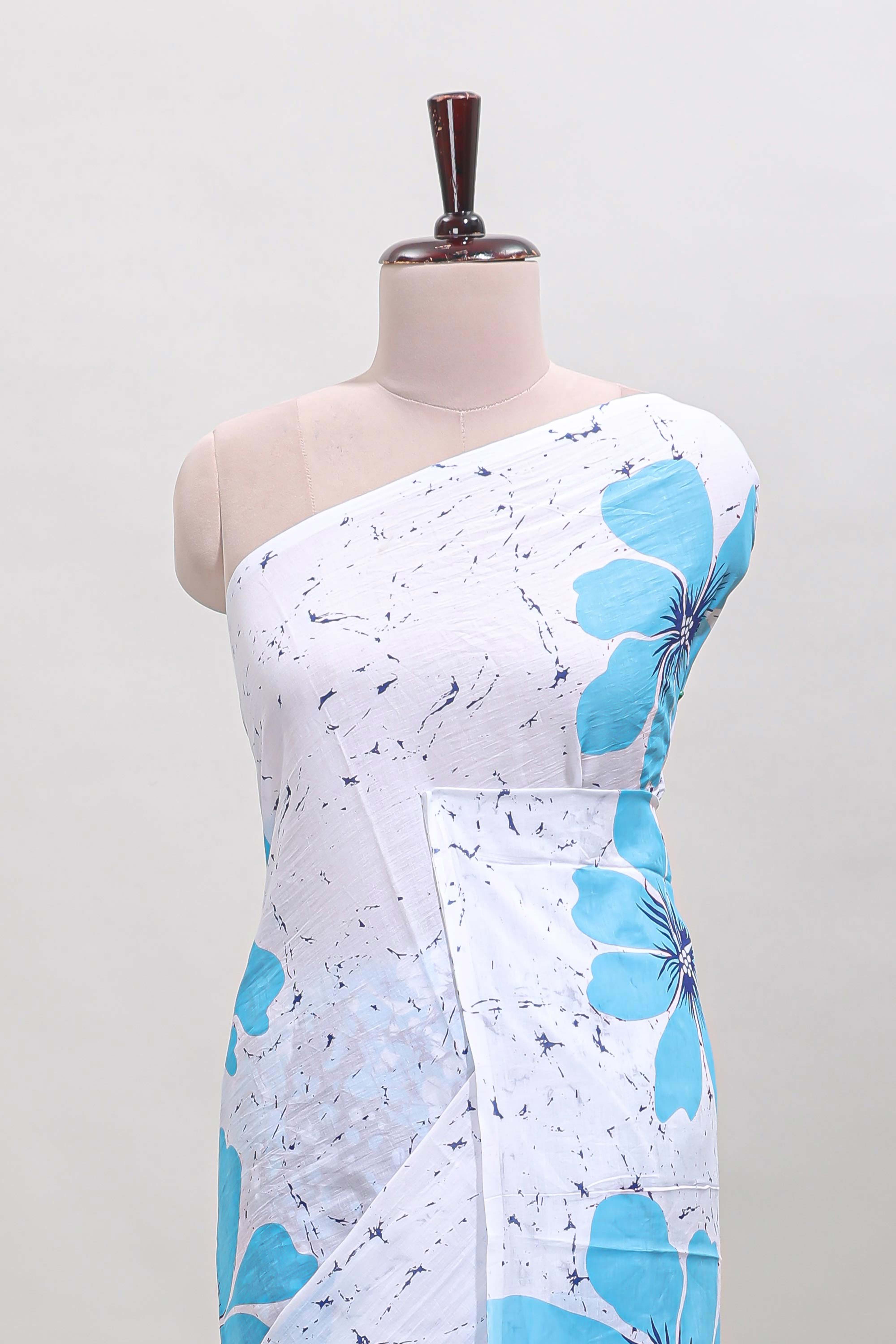 Borderless white and blue dual shade floral design mul mul cotton saree with matching blouse