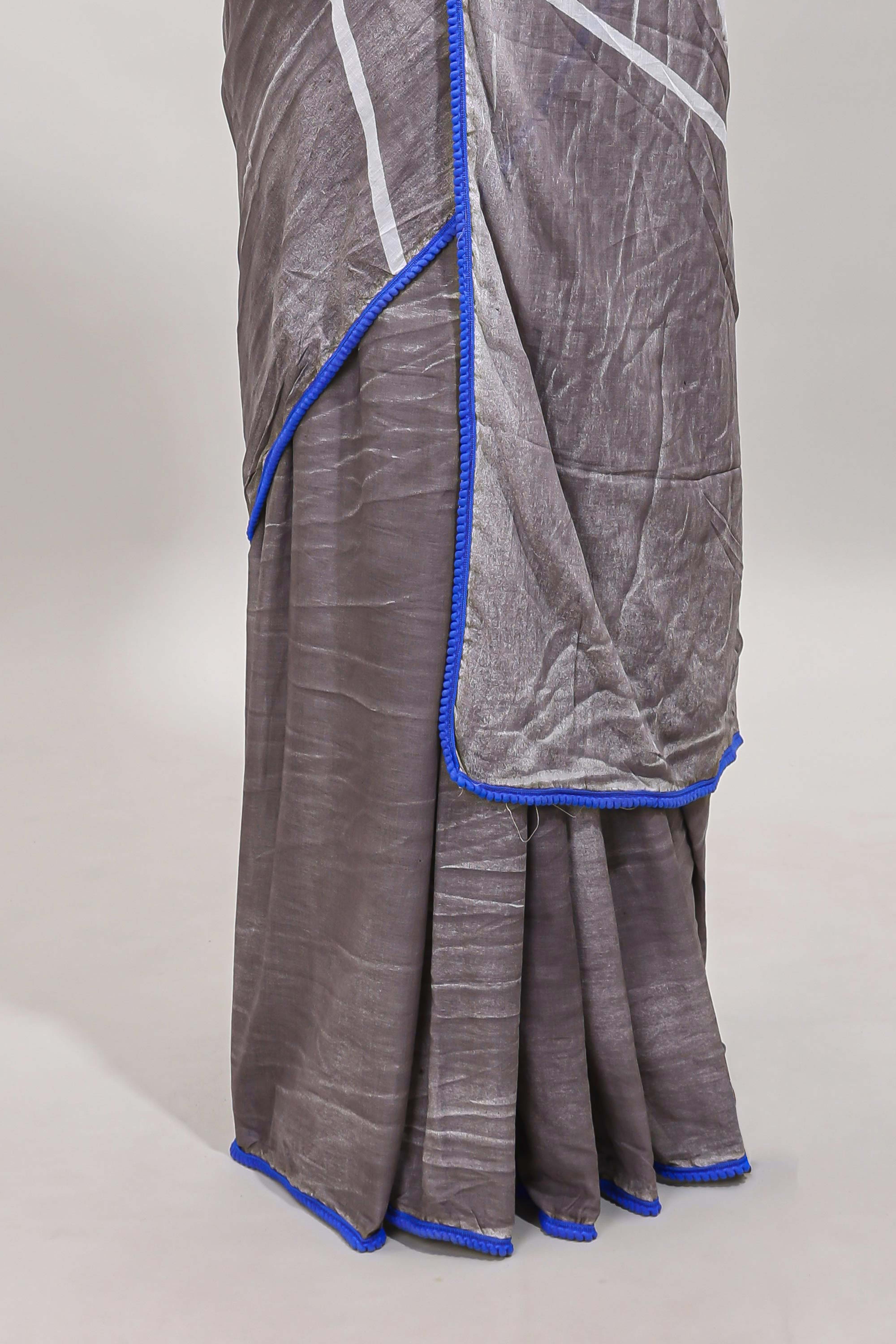 Grey geometric design mul mul cotton saree with scallop border and matching blouse
