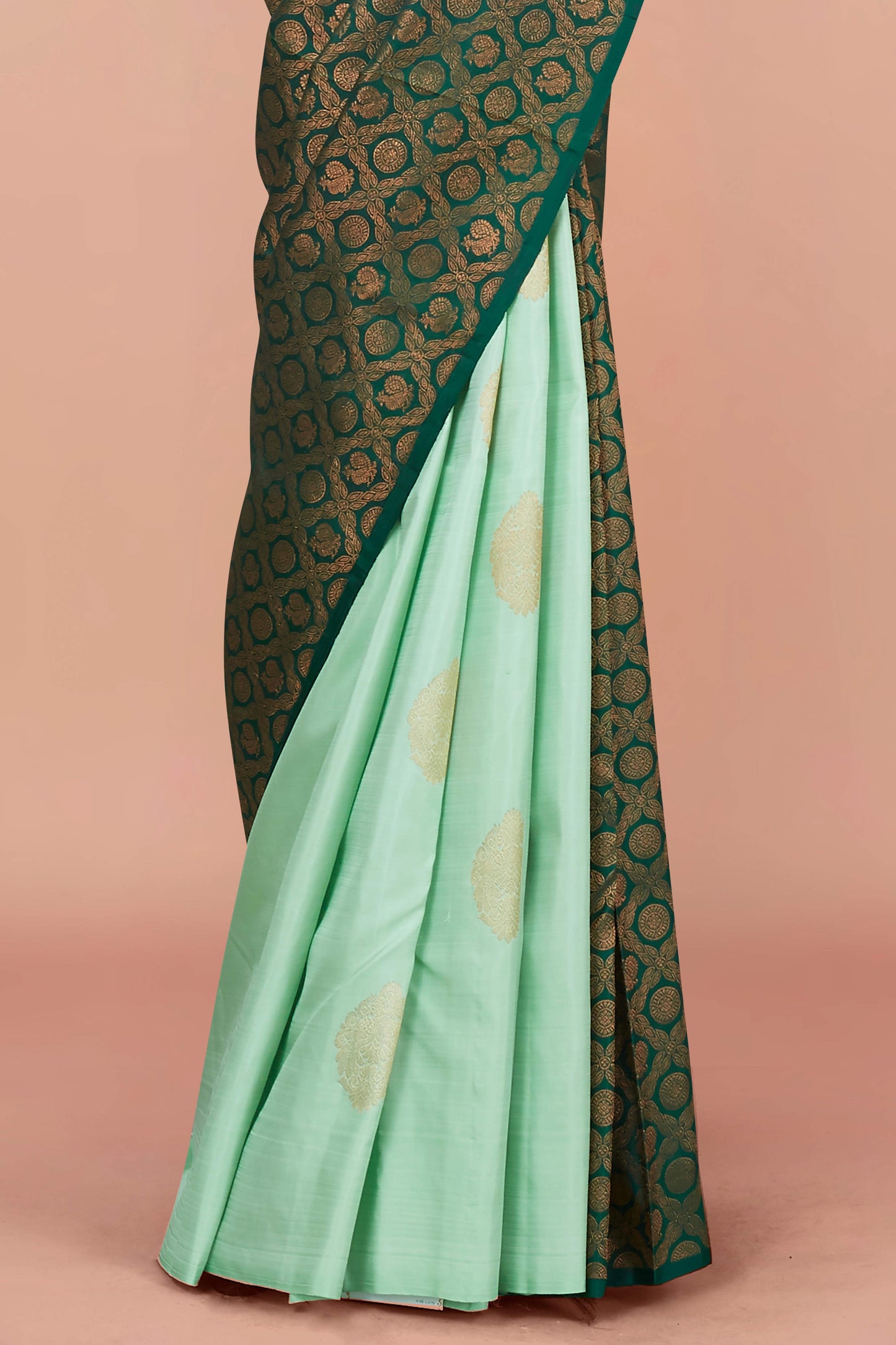 Sea Green & Dark Teal Checked Kanchipuram Borderless Pure Silk Saree with Zari Buttas