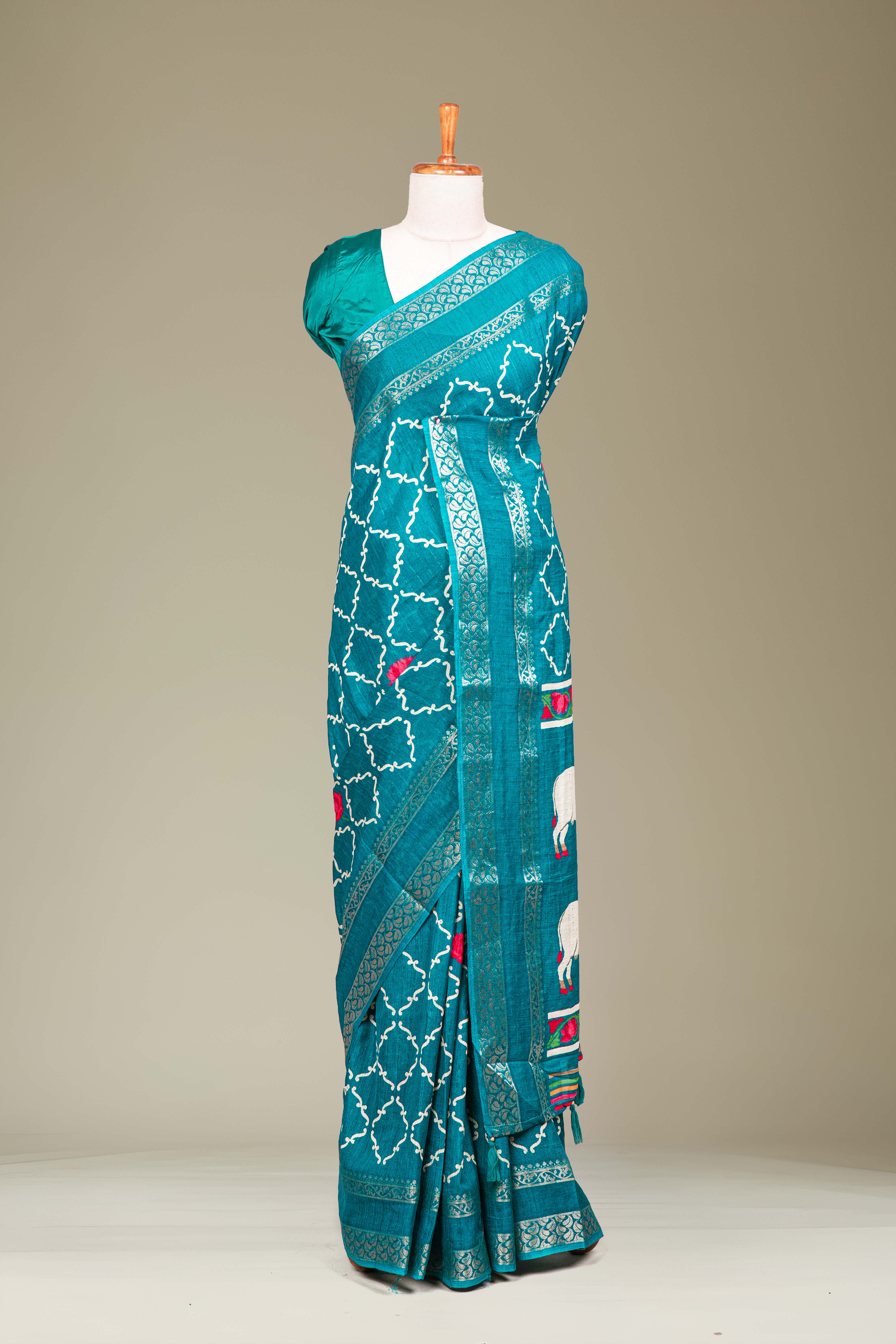 Rama Green Dola Silk Saree Jaali Design ,Pink Lotus Motifs Across The Body With Gold Zari Bentex Border Pichwai Design Pallu Along With Blouse