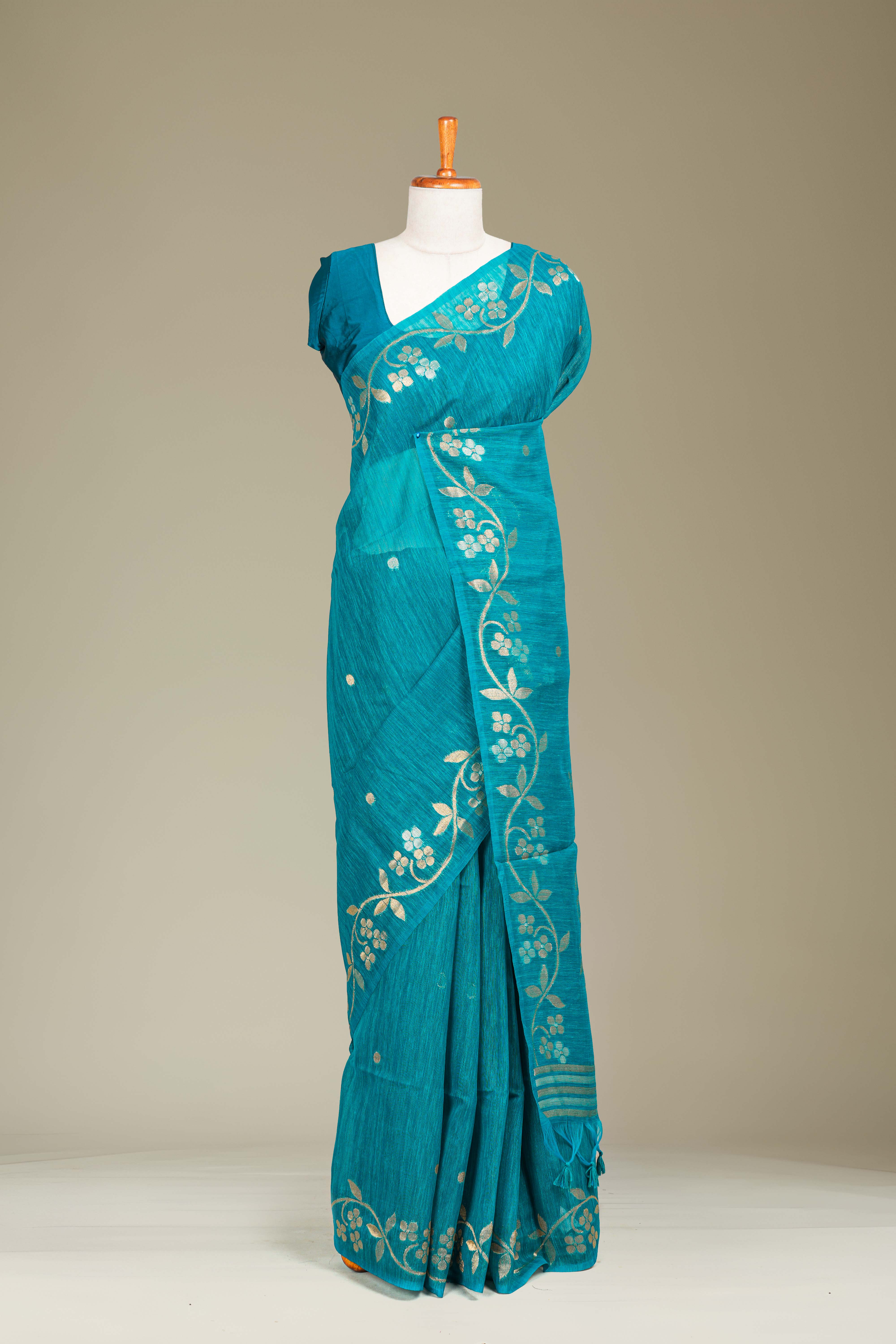 Munga Cotton All Over Zari Weaving With Zari Border