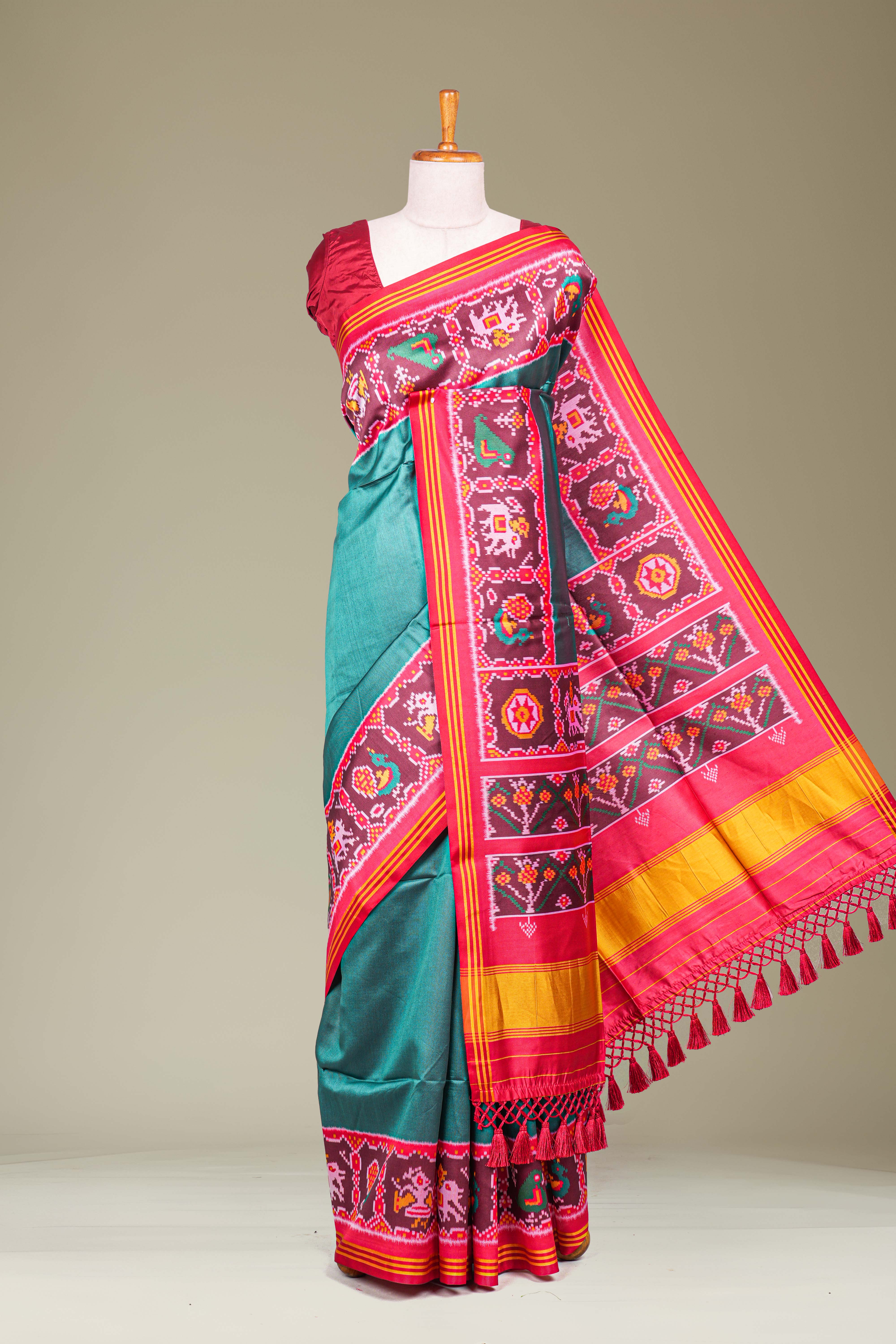 Peacock Green Art Silk Saree Plain Body With Patola Design Pallu Along With Contrast Blouse