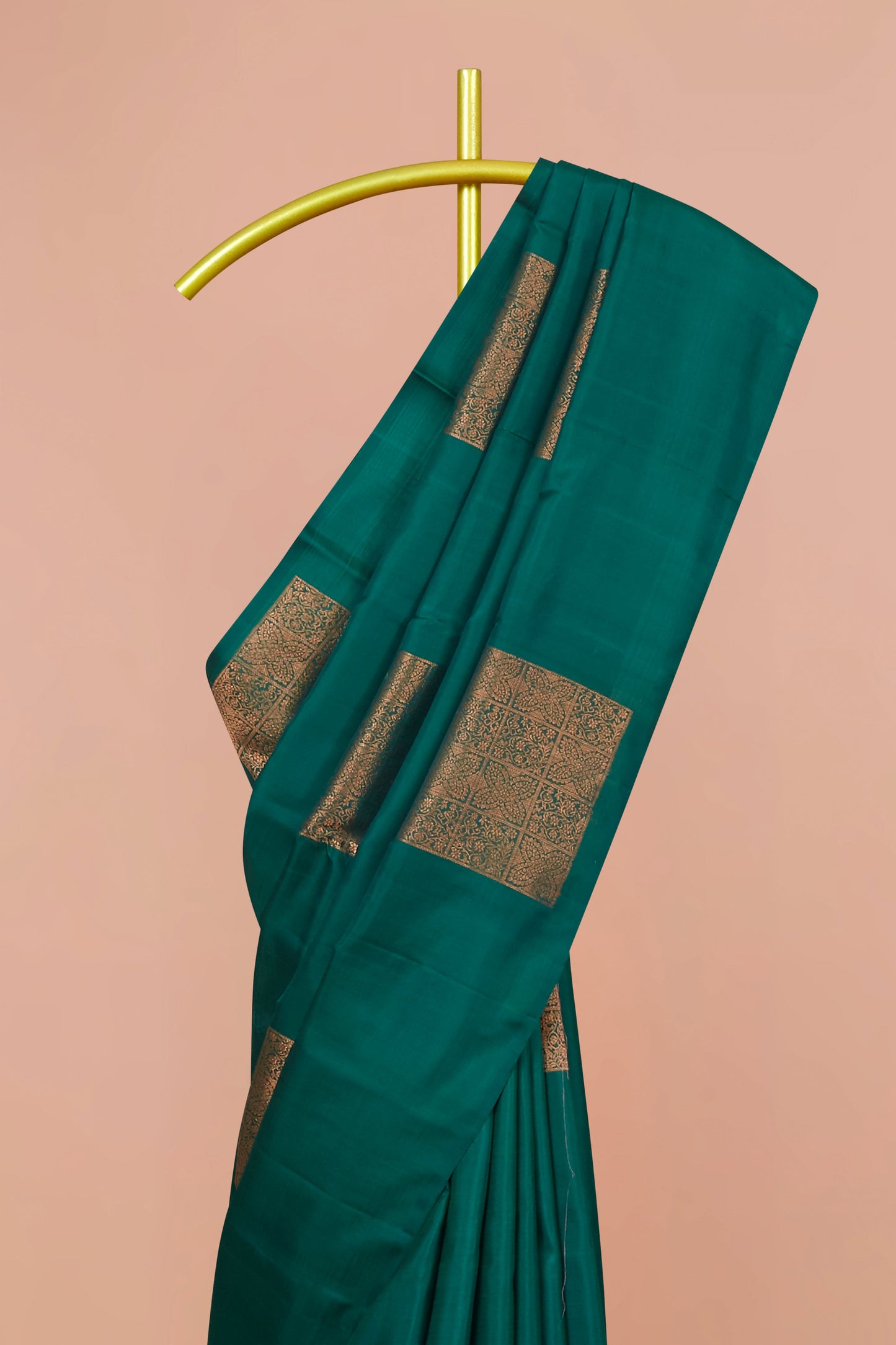 Teal Green Borderless Kanchipuram Pure Silk Saree with Rectangular Zari Motifs and Contrasting Baby Pink Pallu