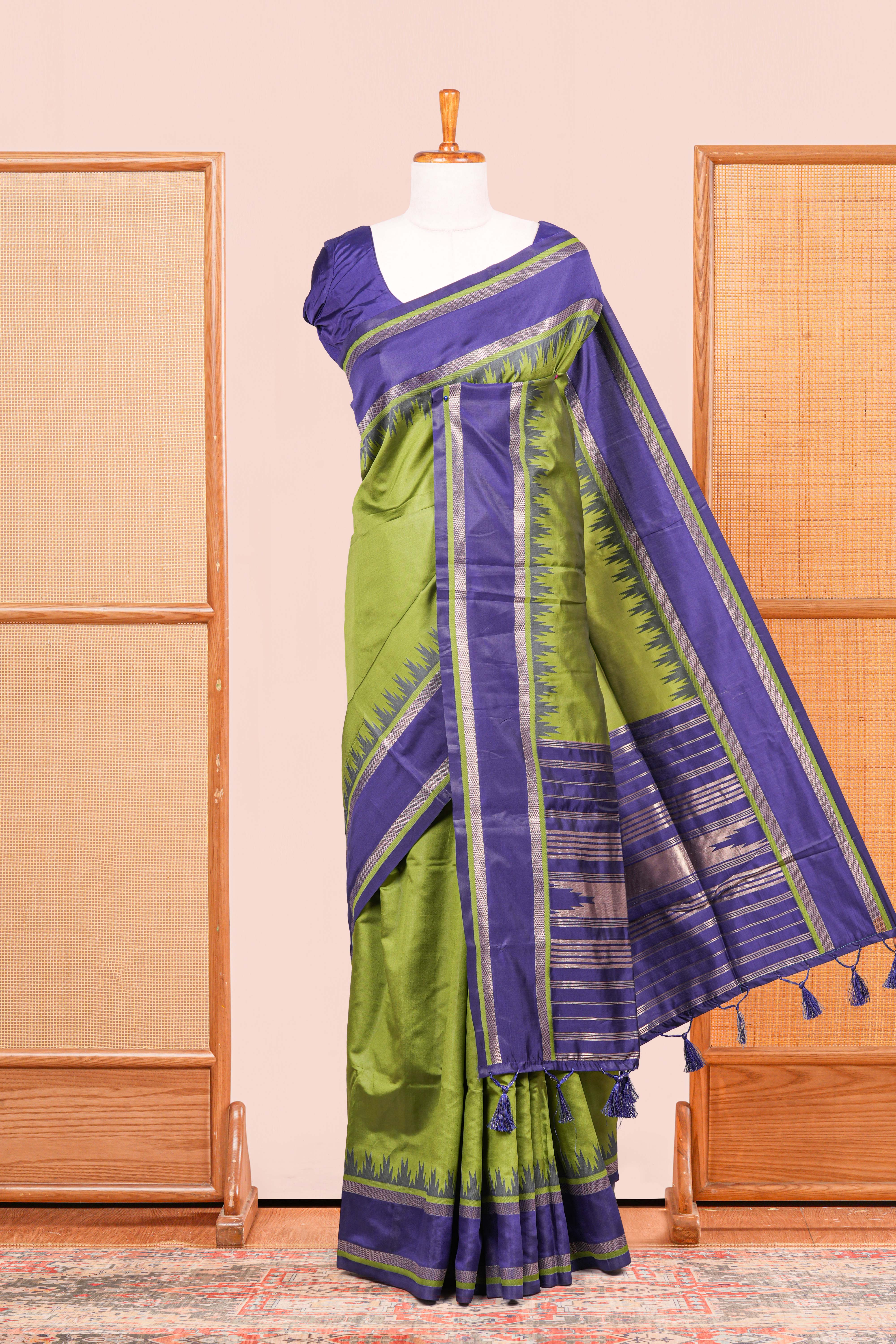 Green Art Silk Saree With Plain Body Contrast Gold Zari Stripes Pallu