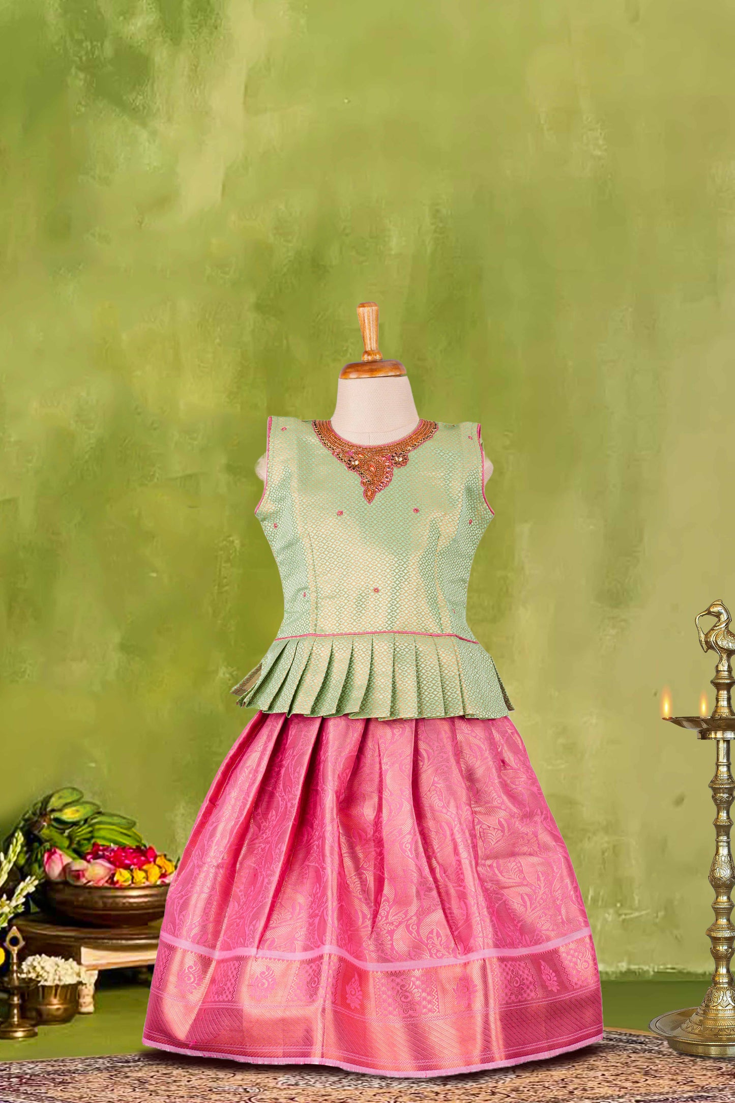 Pattu Pavadai