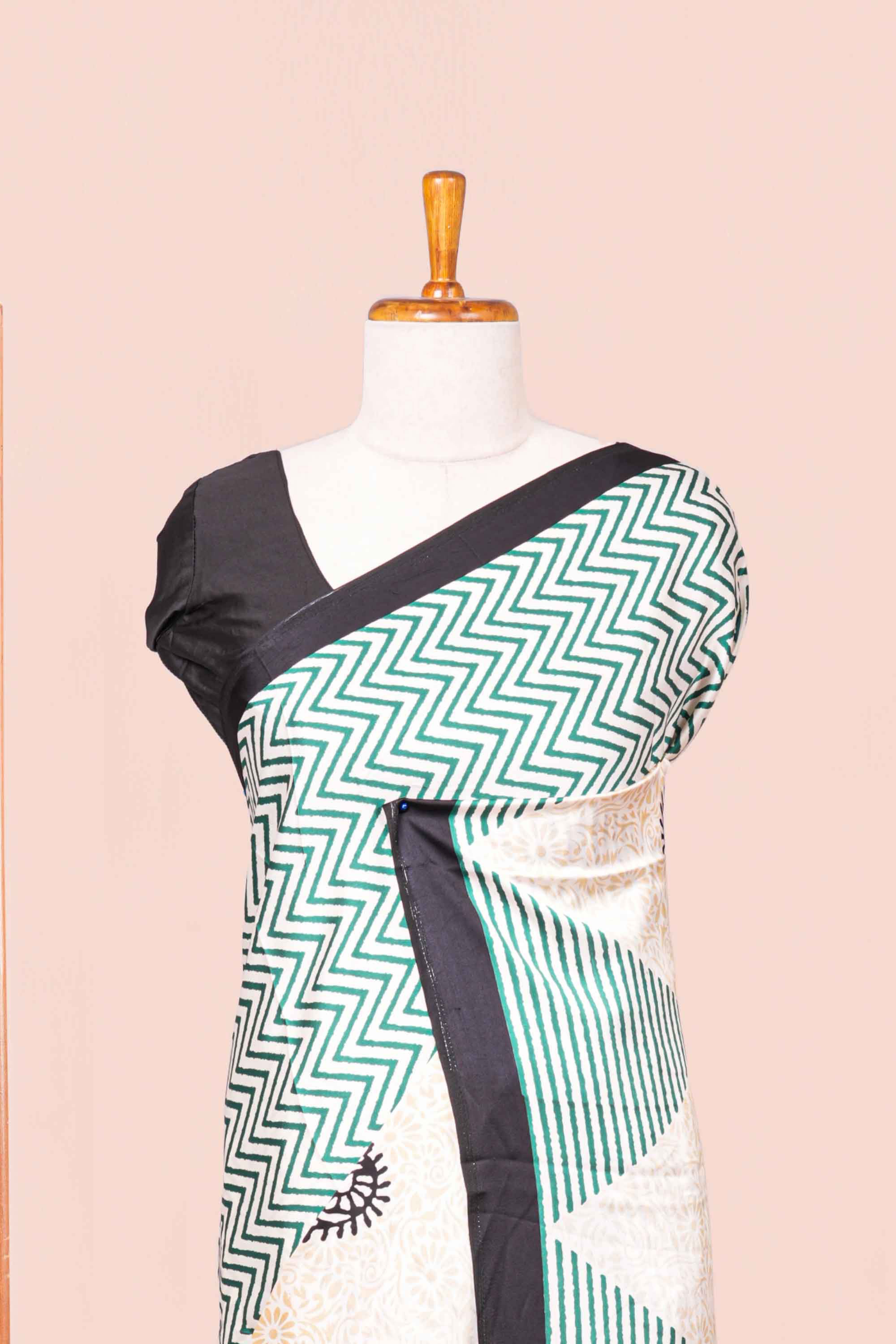 Modal Silk Saree Lightweight ,Flowy. Chevron Design Contrast Border