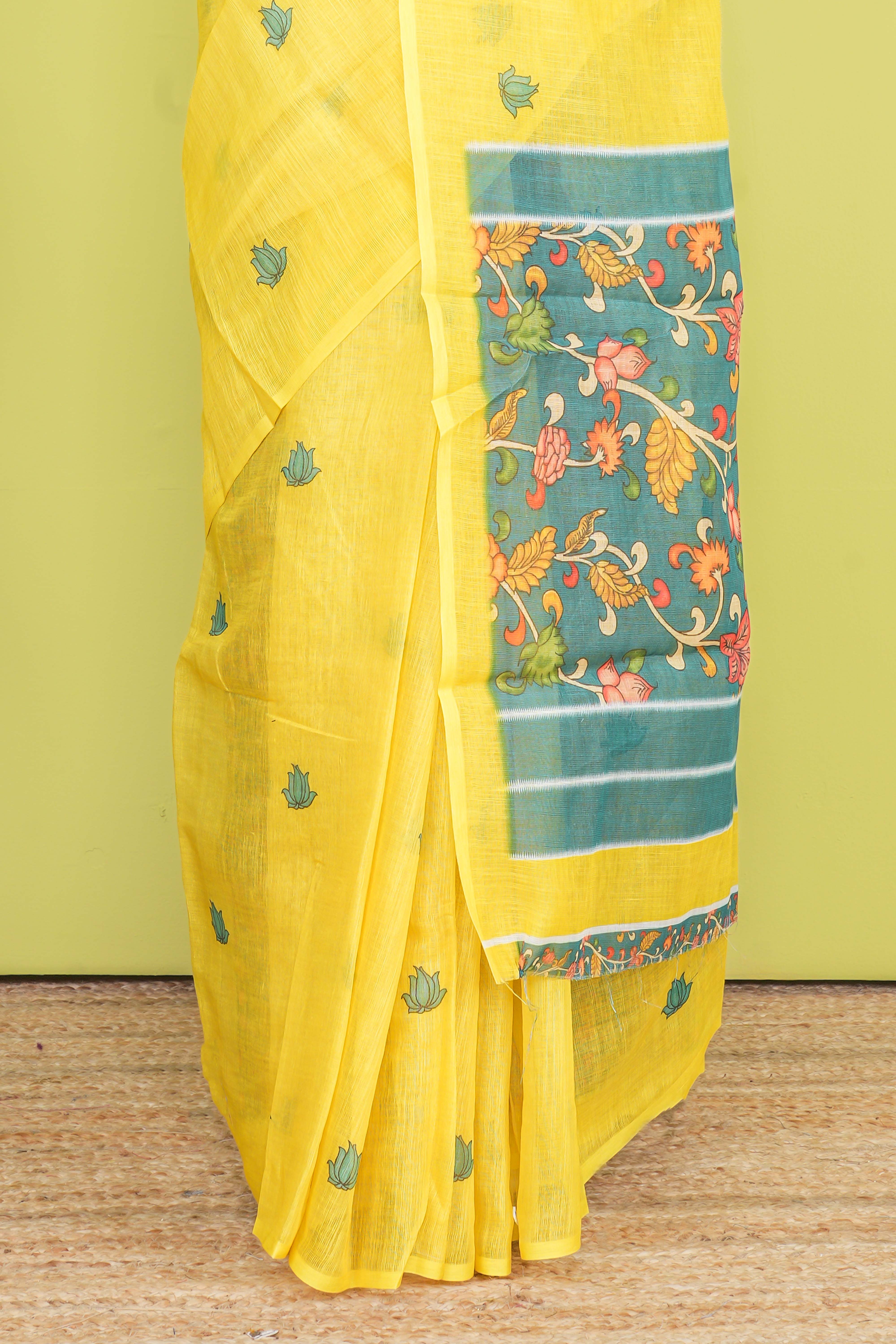 Yellow Linen Saree Flower Motifs Across The Body With Contrast Floral Design Pallu Along With Blouse