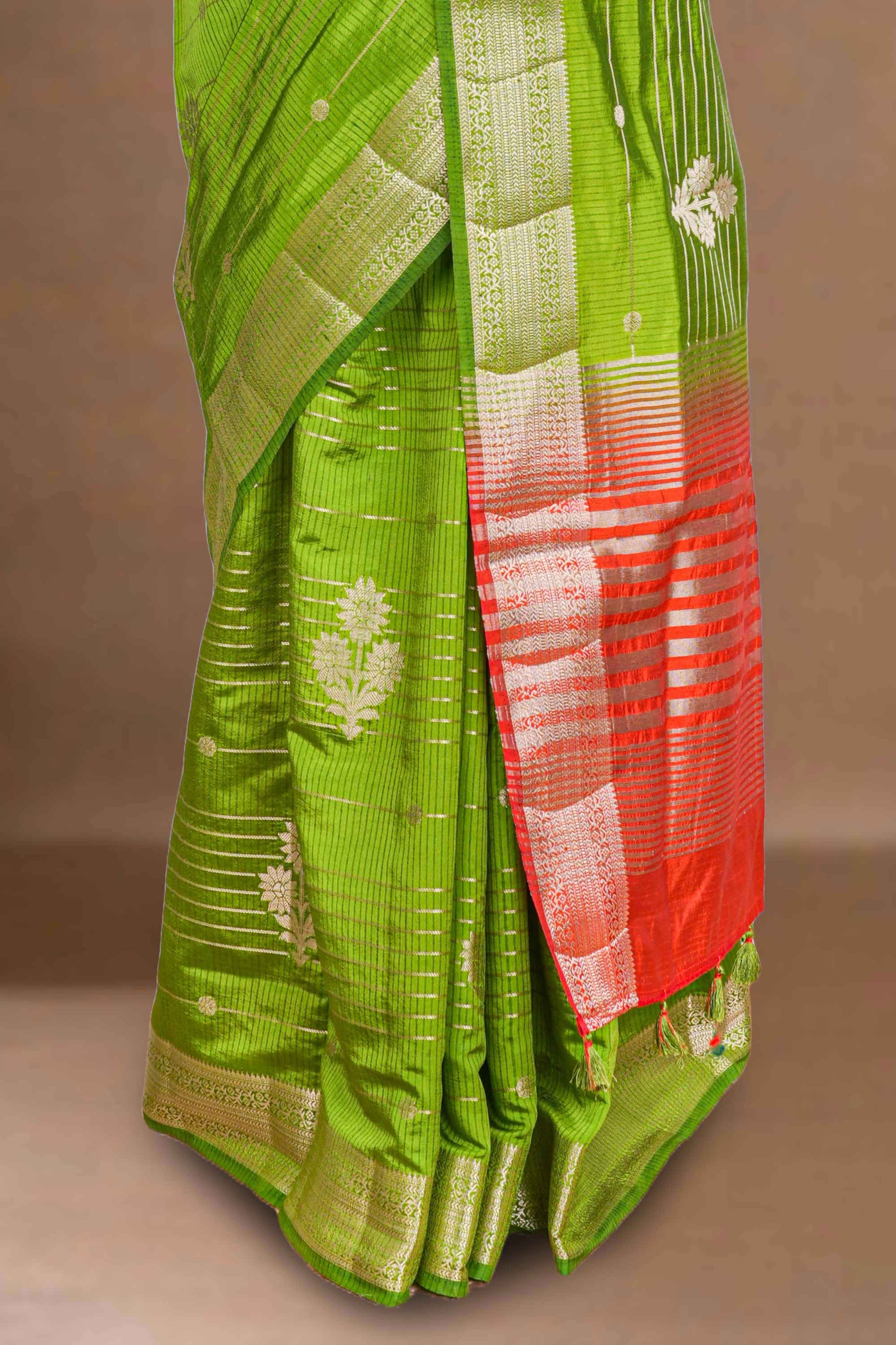 green raw silk saree with contrast pallu
