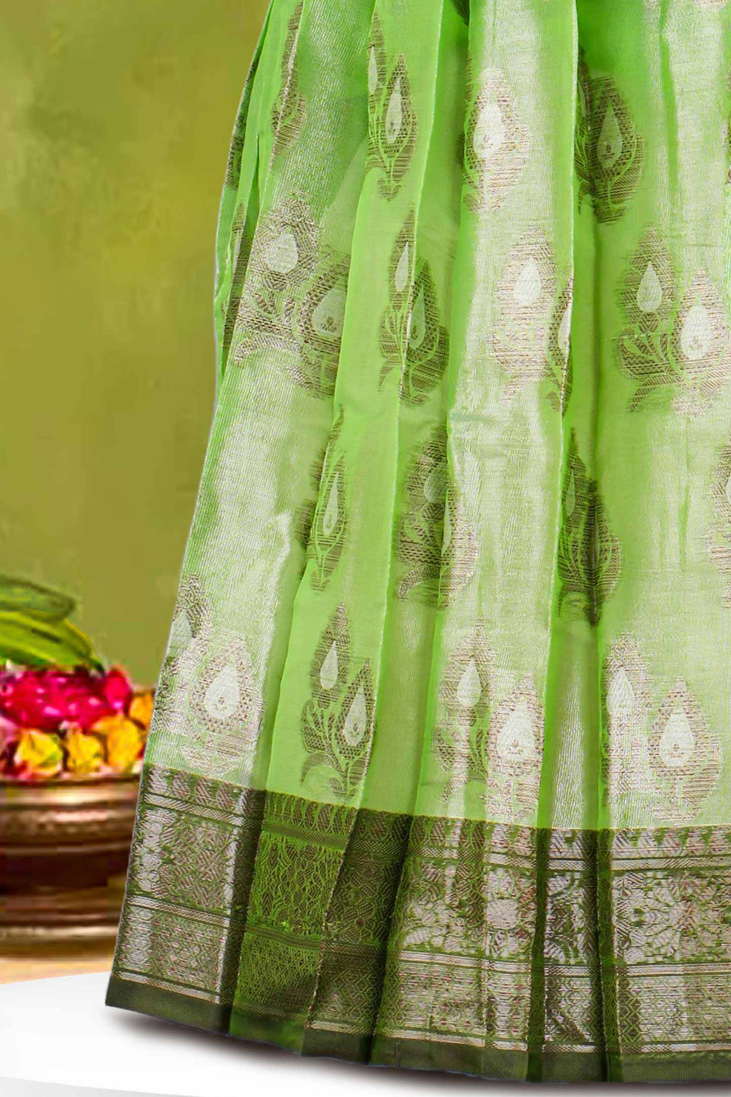 Pattu Pavadai