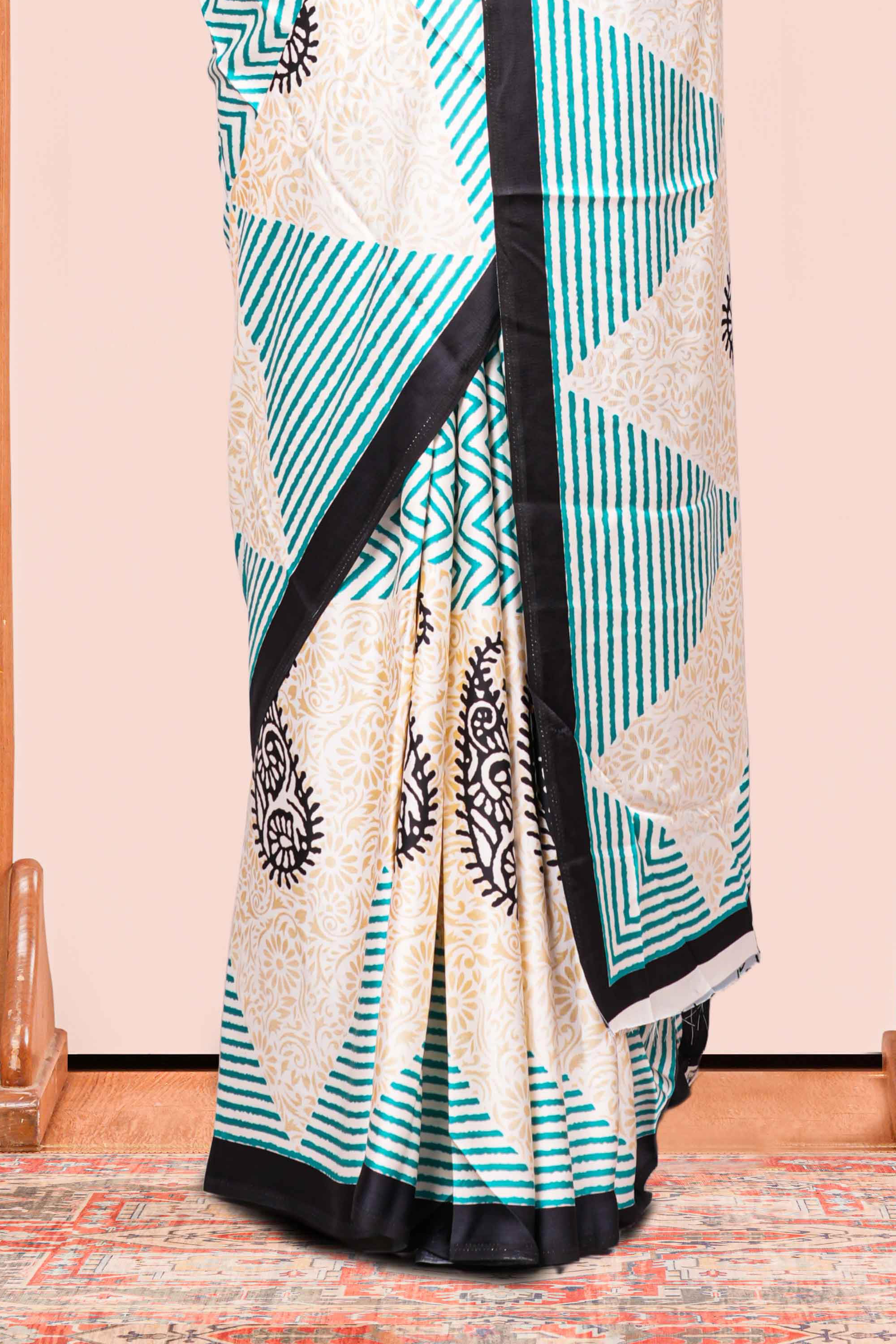Modal Silk Saree Lightweight ,Flowy. Chevron Design ,Contrast Border Along With Floral Printed Blouse