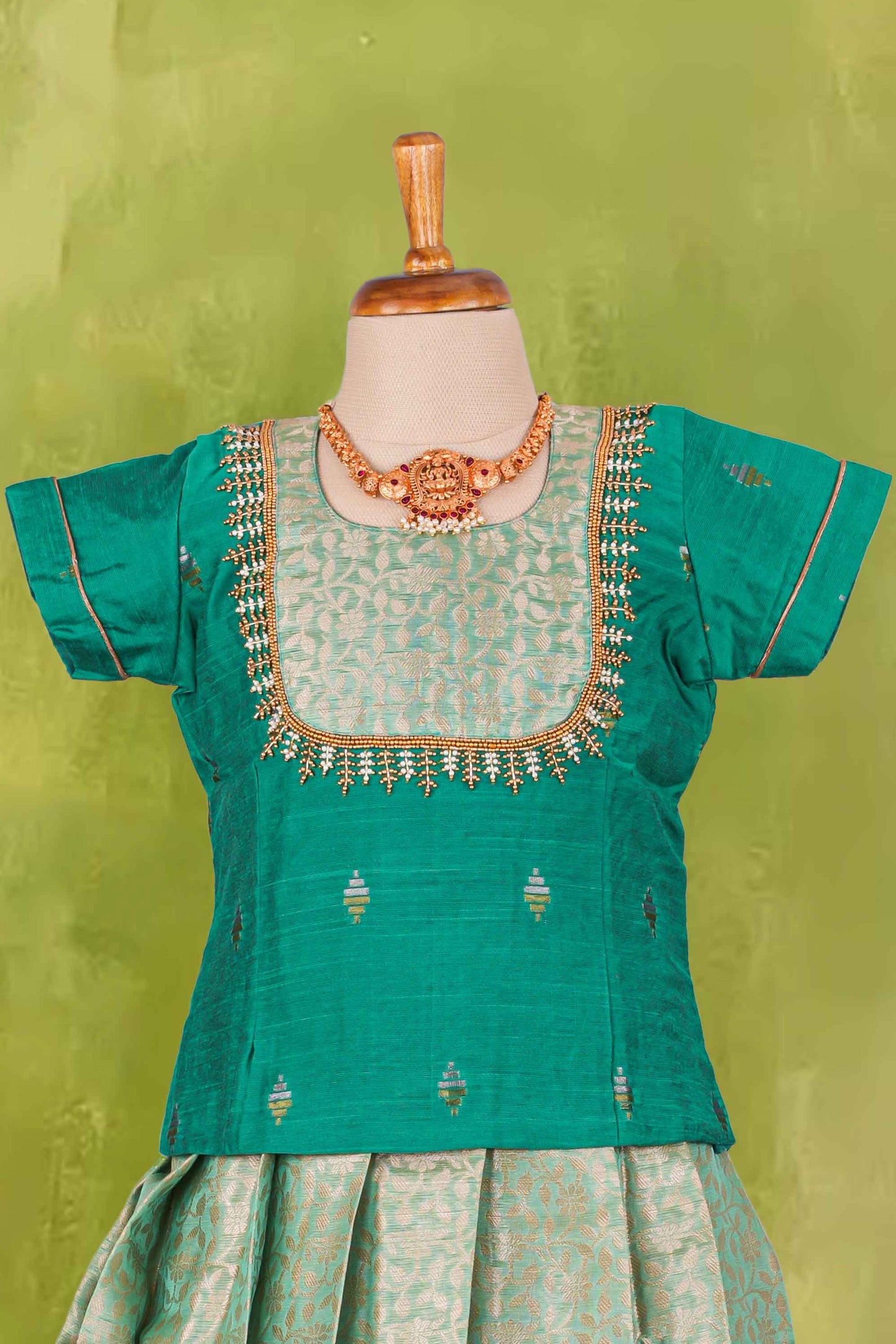 Pattu Pavadai