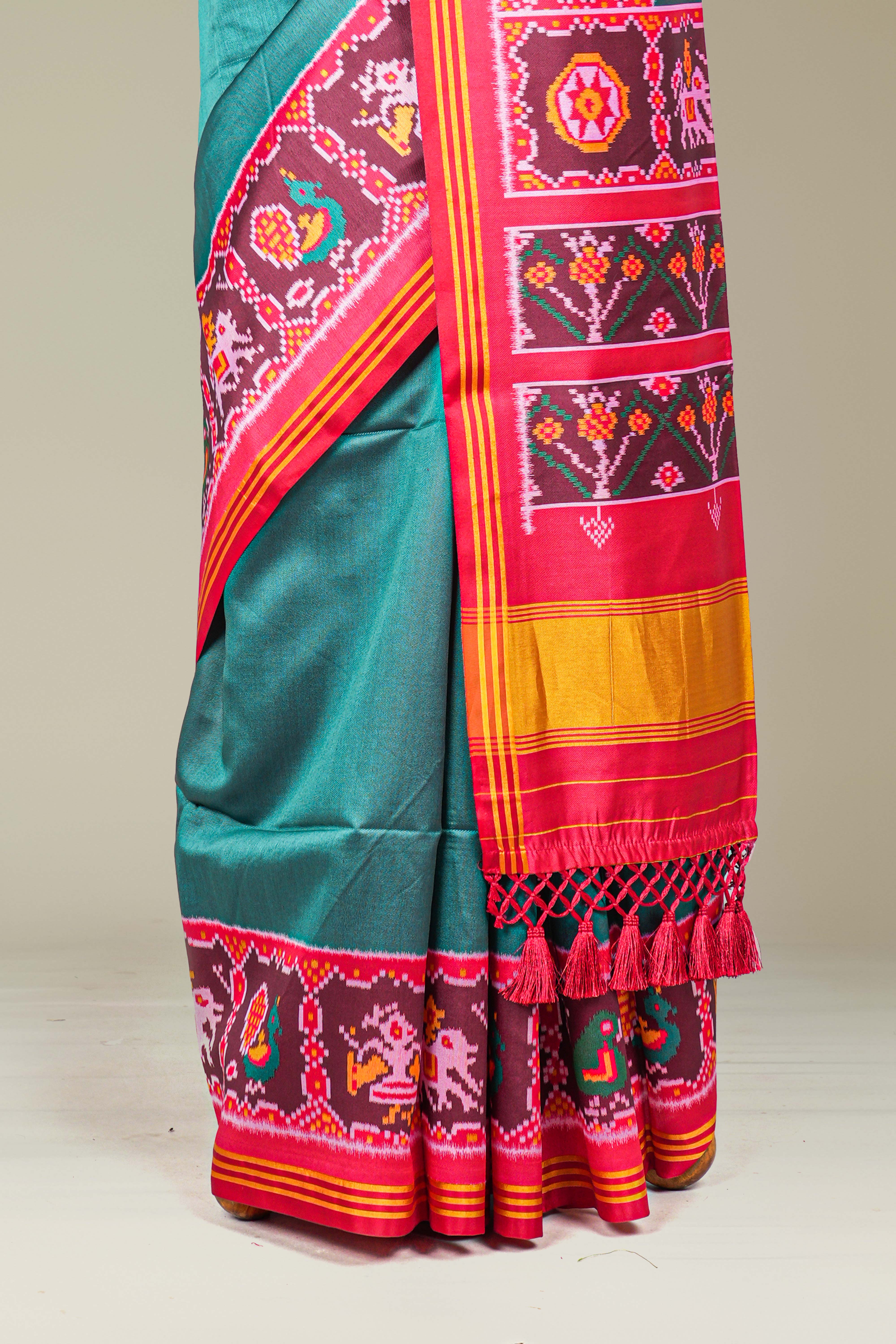 Peacock Green Art Silk Saree Plain Body With Patola Design Pallu Along With Contrast Blouse