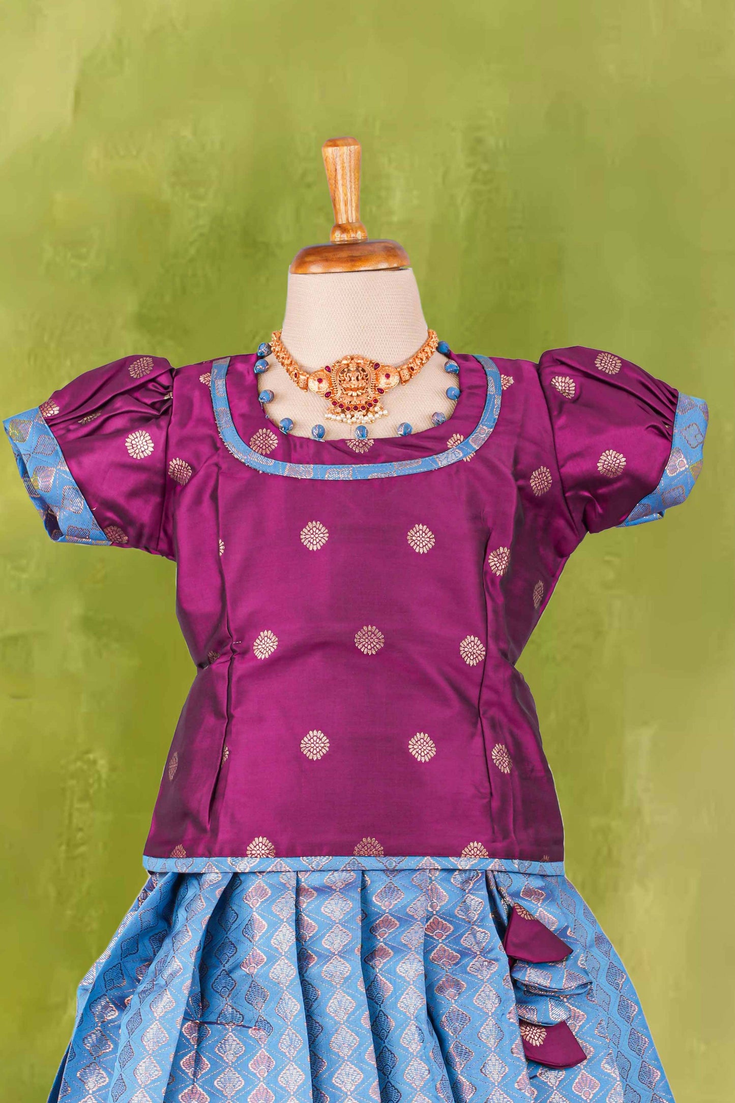 Pattu Pavadai