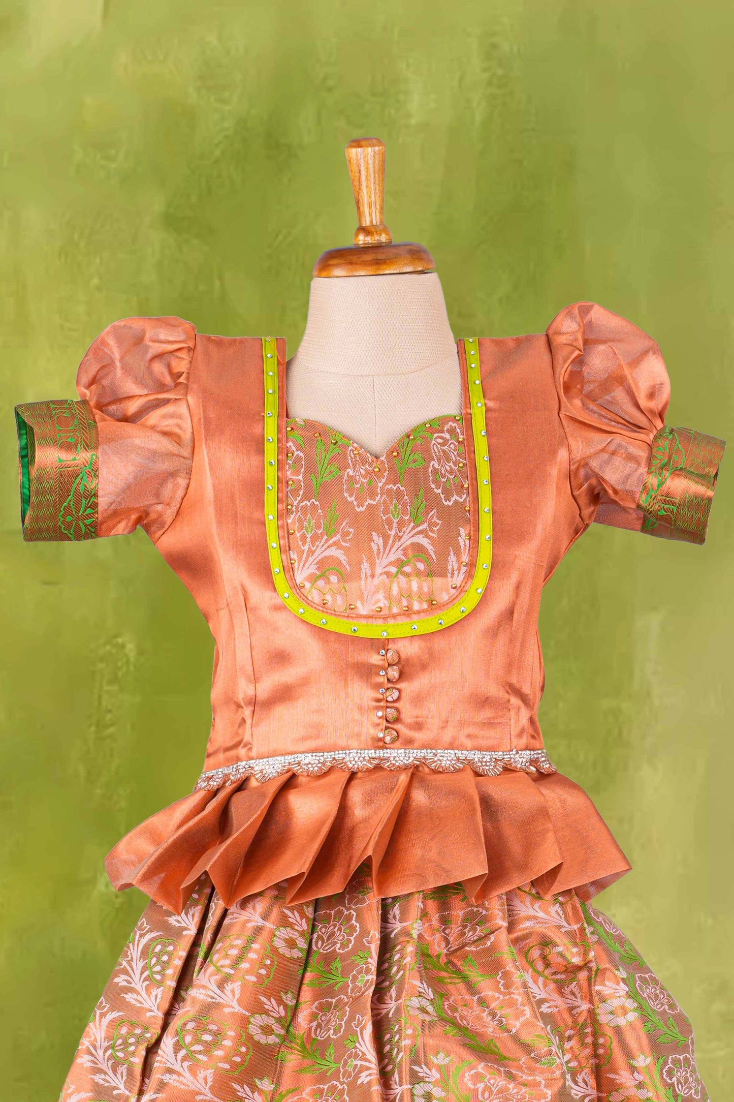 Pattu Pavadai
