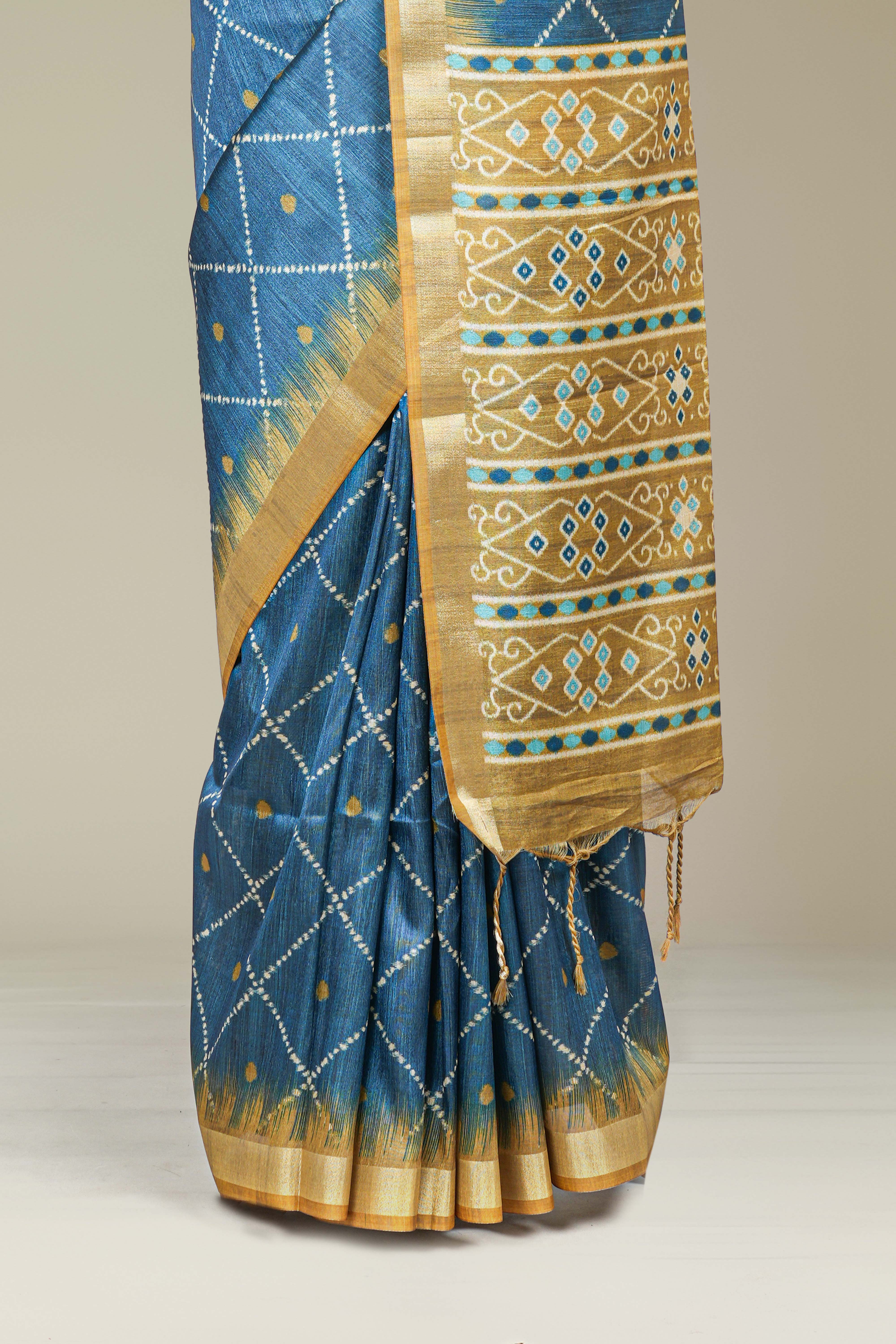 Art Tussar All Over Bandhani Print With Contrast Pallu Along With Blouse