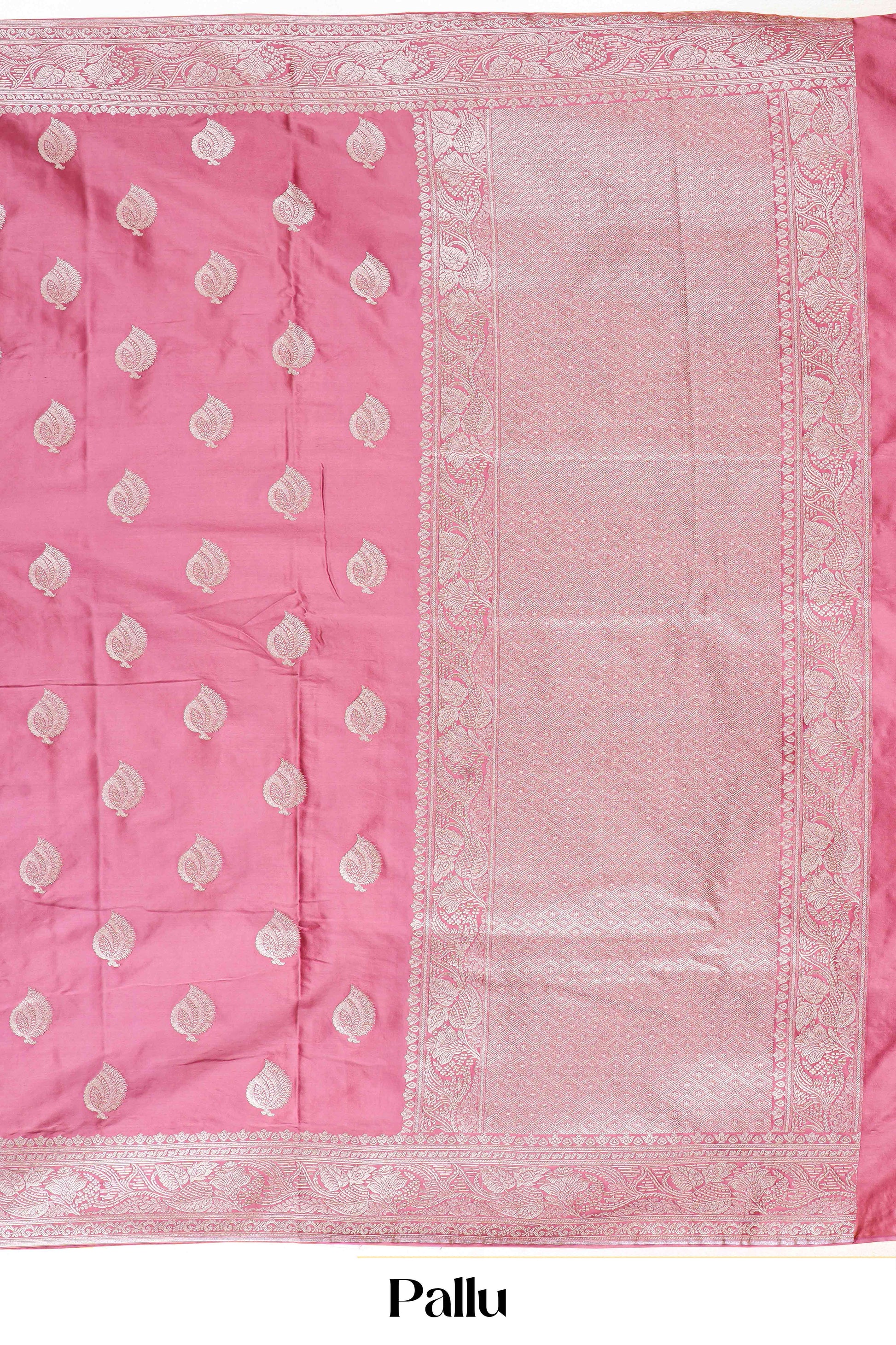 saree with silver zari pallu