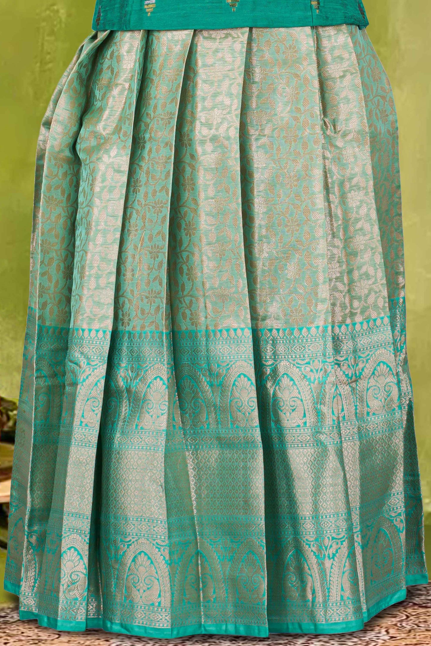 Pattu Pavadai