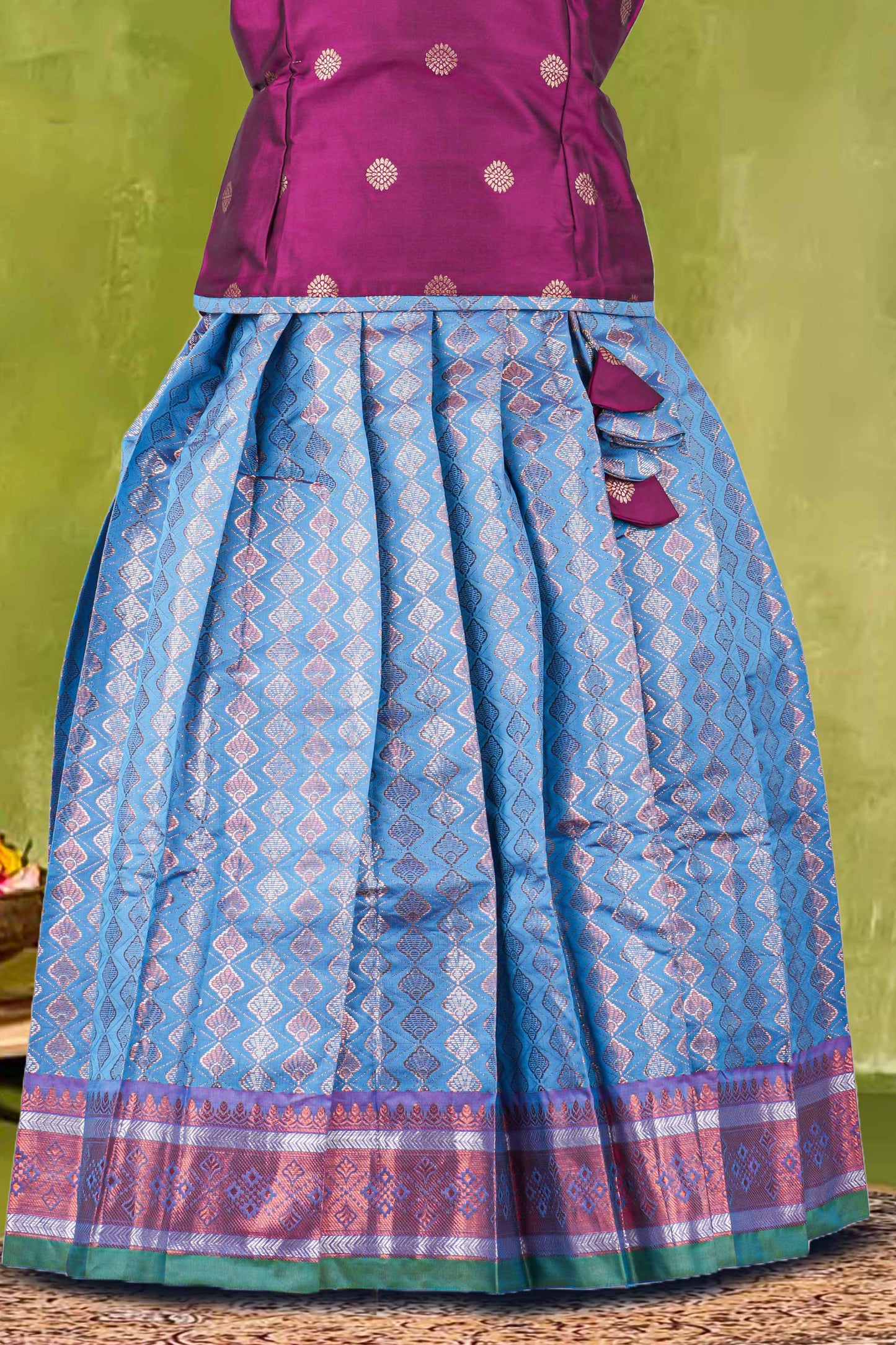 Pattu Pavadai