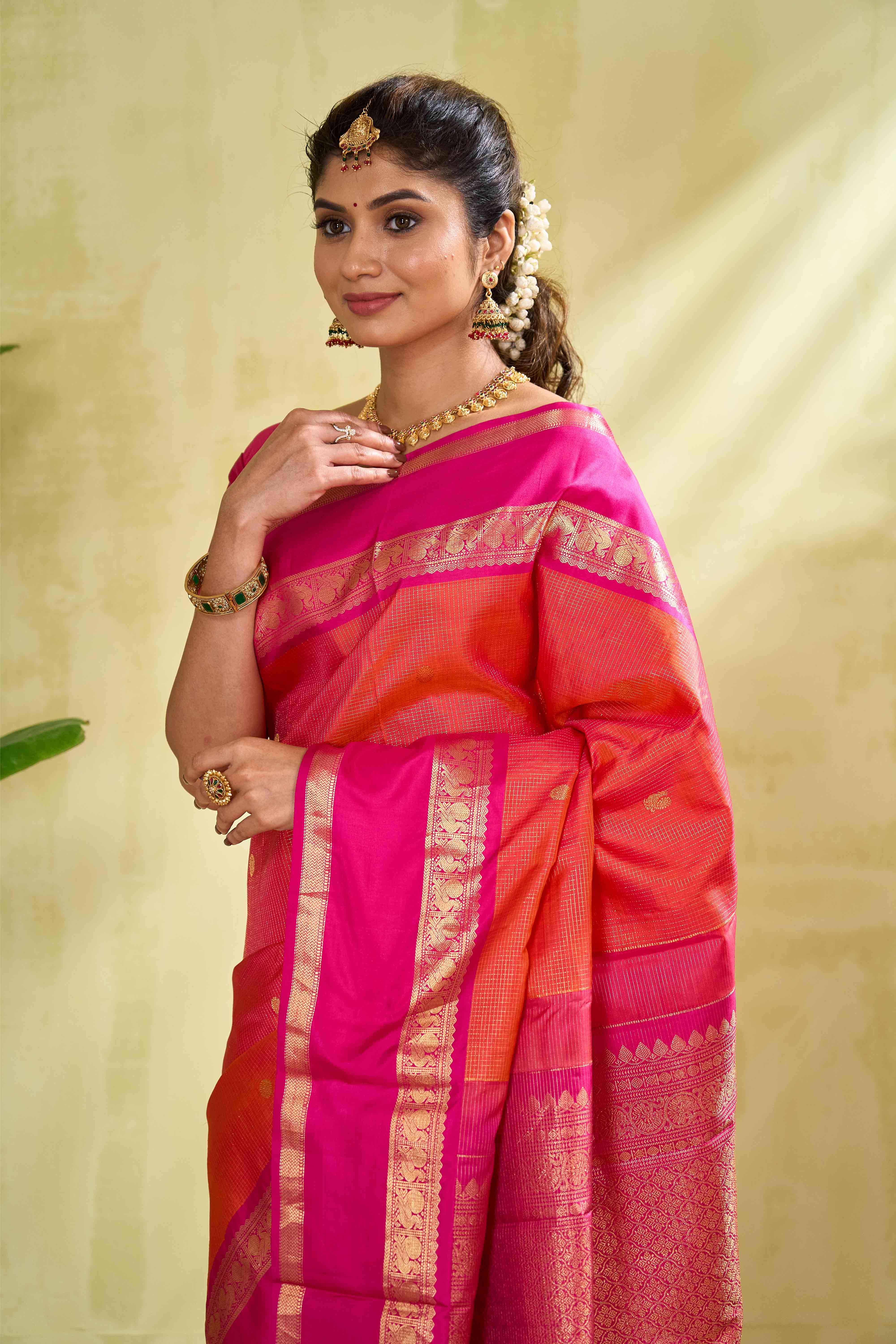 Kanchipuram Vaira Oosi Silk Saree in Bright Pink with Gold Zari and Contrast Magenta Border