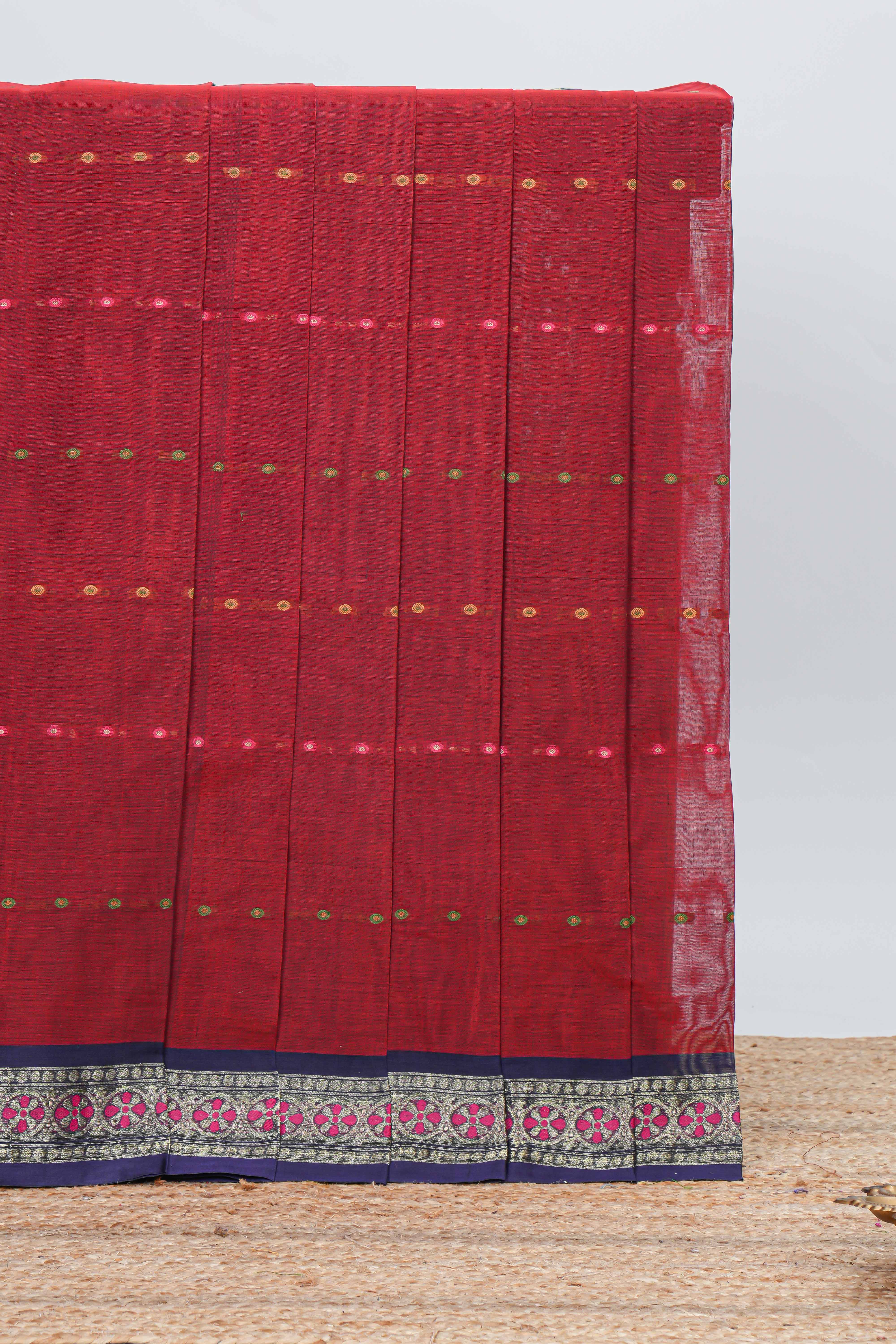 Red butta bengal cotton saree with contrast bentex border and contrast pallu along with blouse piece