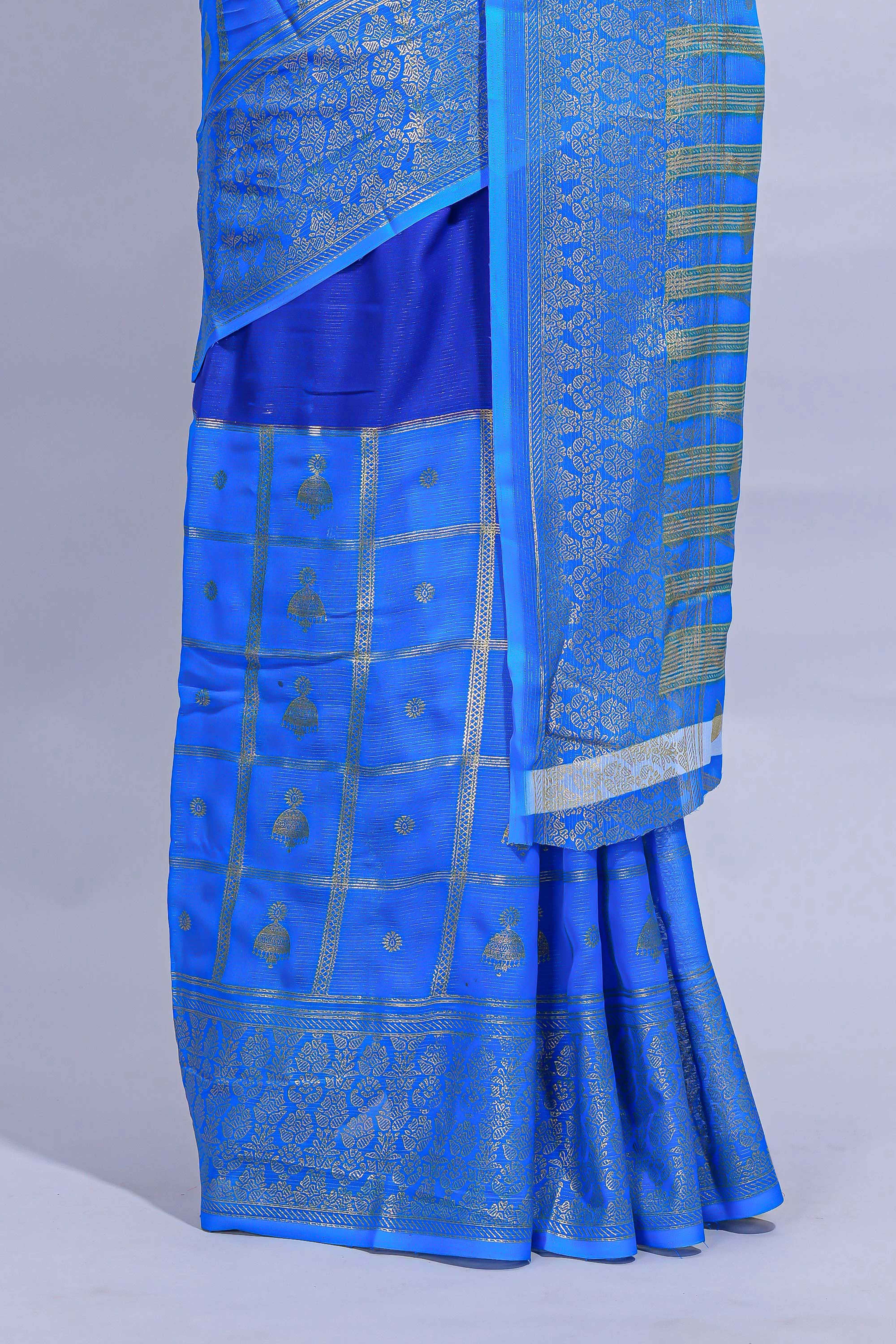 Royal blue color budget silk saree with contrast foil print border and contrast pallu along with contrast blouse piece