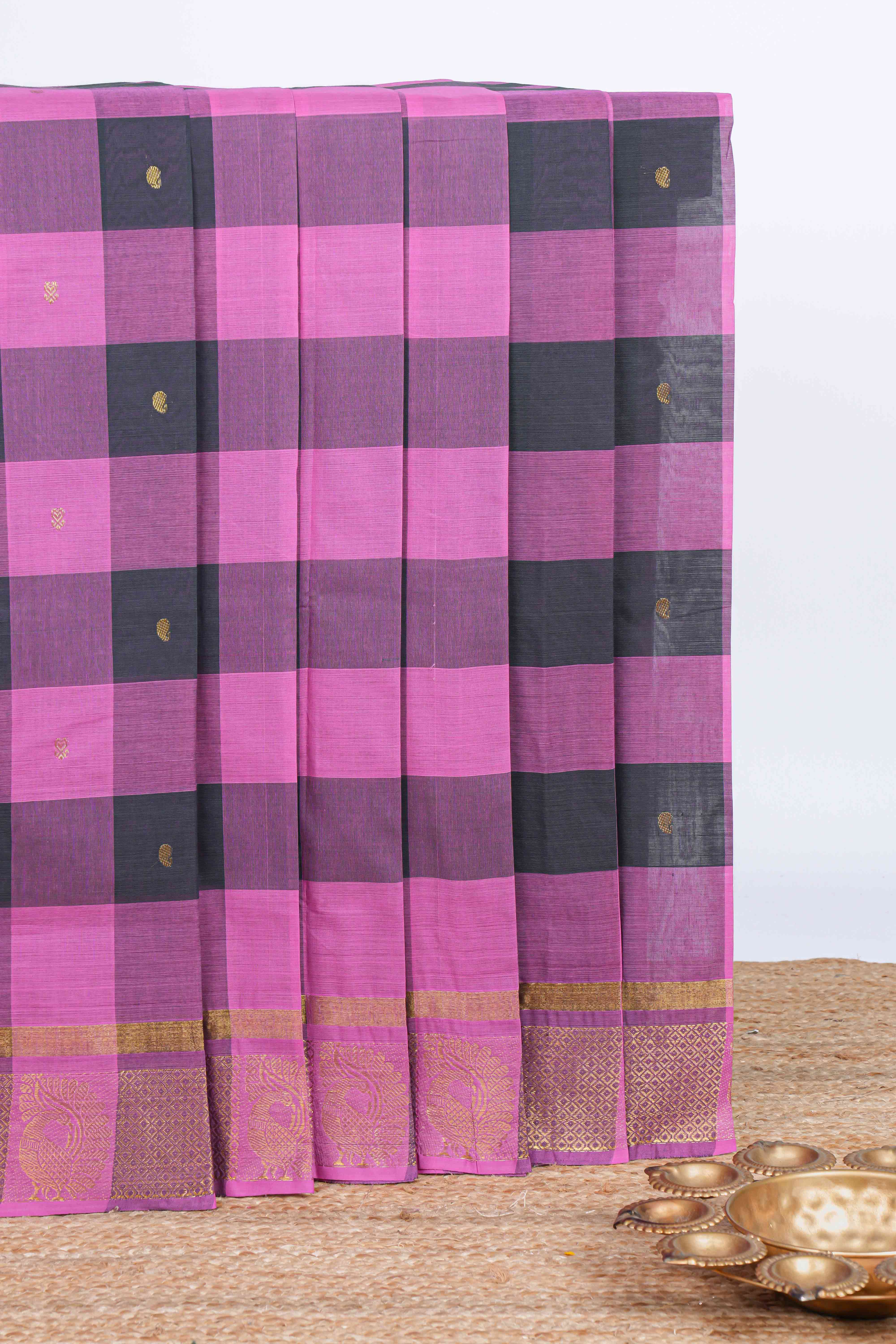 Rose pink checked zari motifs chettinad cotton saree with self zari border and matching pallu