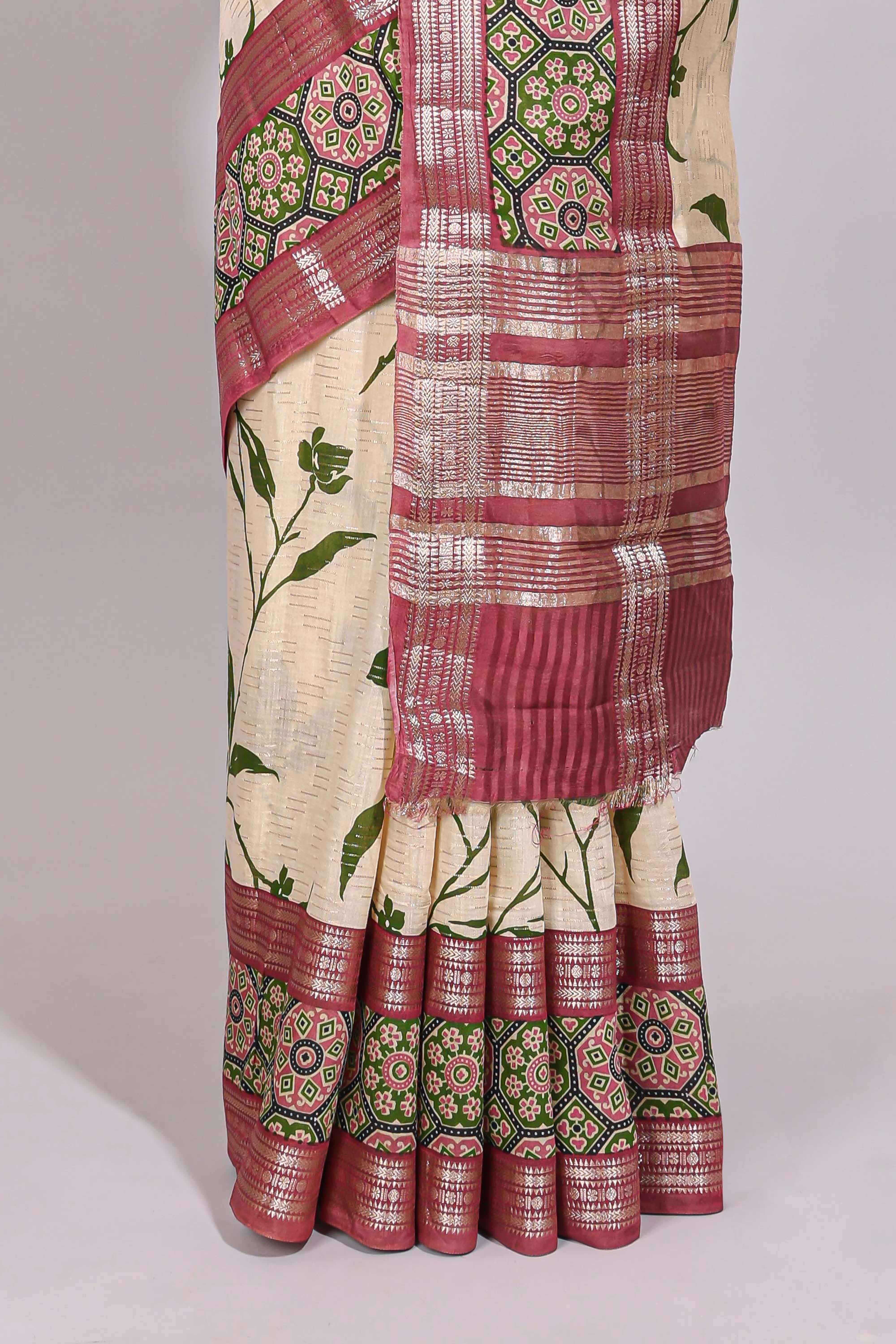 Cream leaf design chanderi cotton saree with contrast bentex zari border andprinted blouse