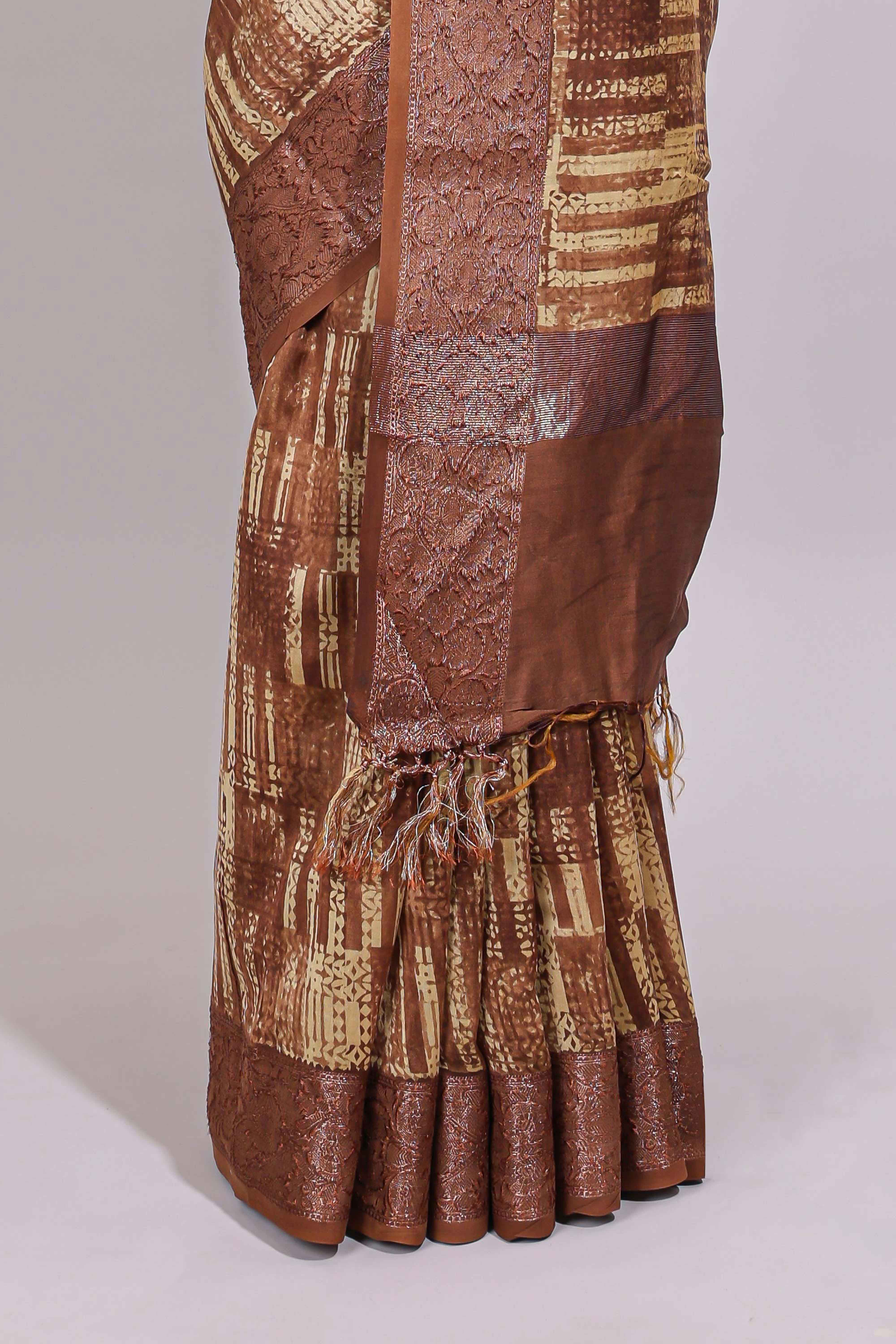 Sandal geometric checked design chanderi cotton saree with contrast zari border and plain blouse