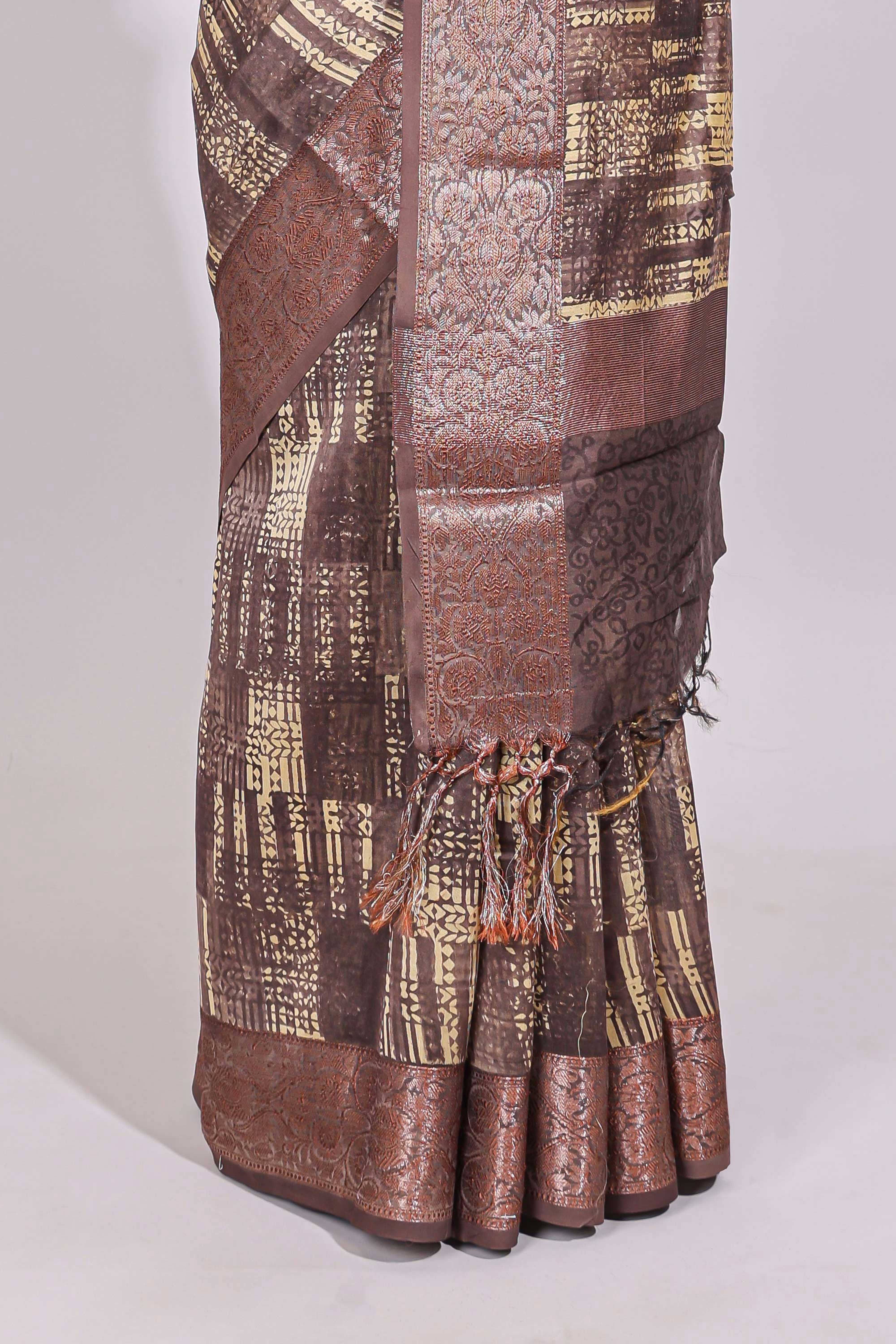 Sandal geometric checked design chanderi cotton saree with contrast zari border and plain blouse