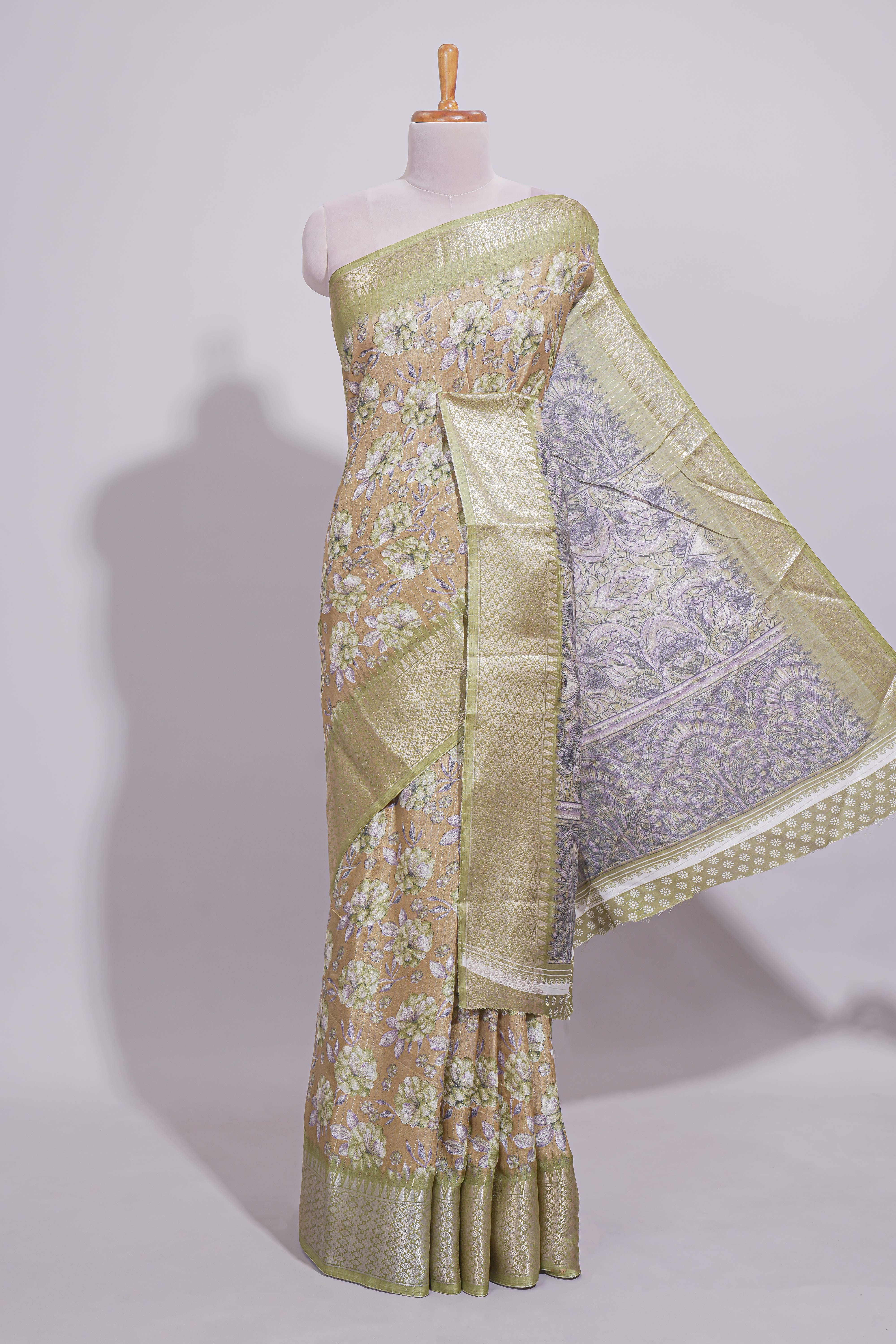 Peach Dola Sareefloral motifs elegant zari border with contrast printed pallu and matching buttas blouse