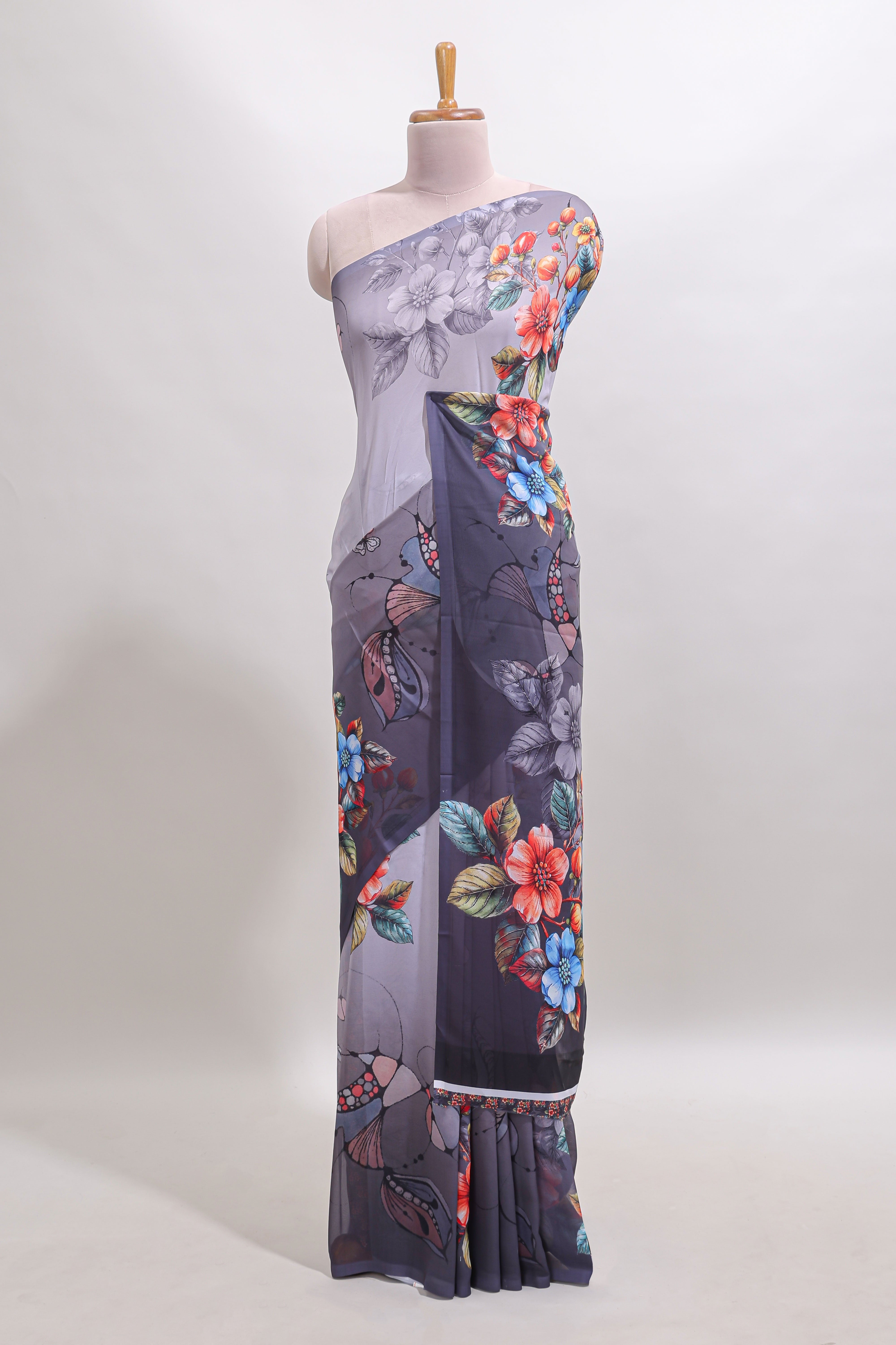Borderless Grey digital floral design georgette saree with matching printed blouse
