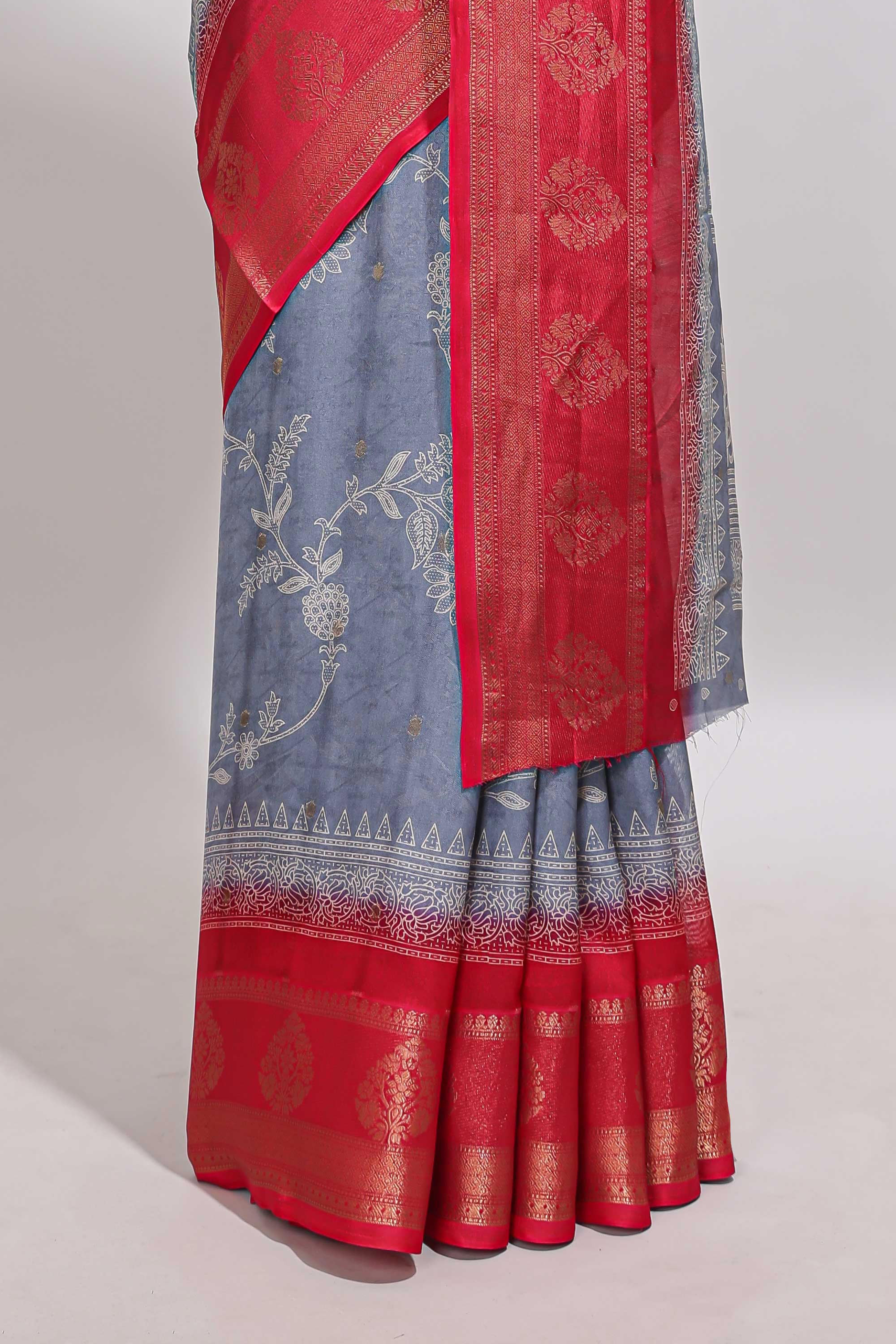 Mauve blue floral design georgette saree with contrast border and motifs blouse
