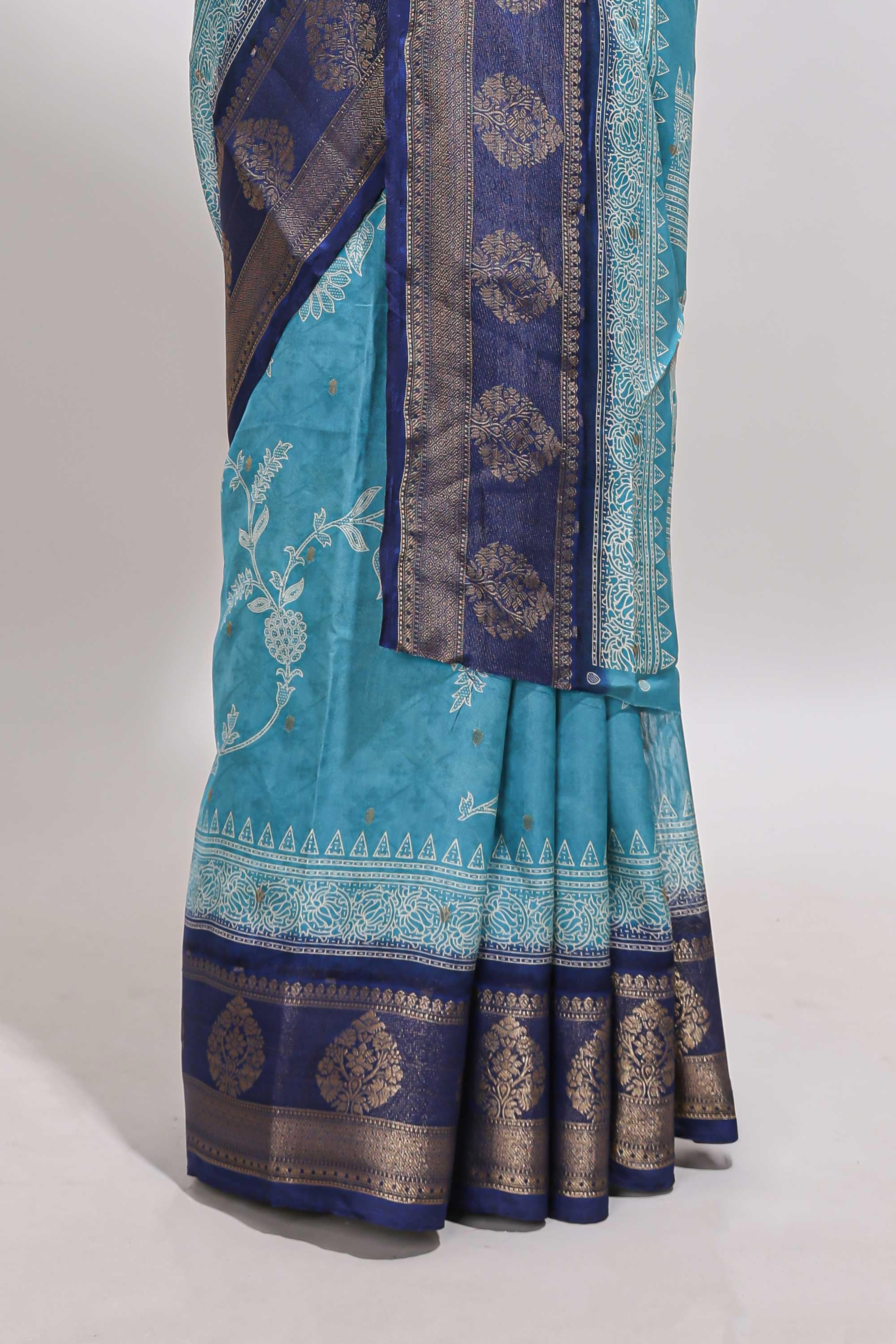 Blue floral design georgette saree with contrast border and motifs blouse
