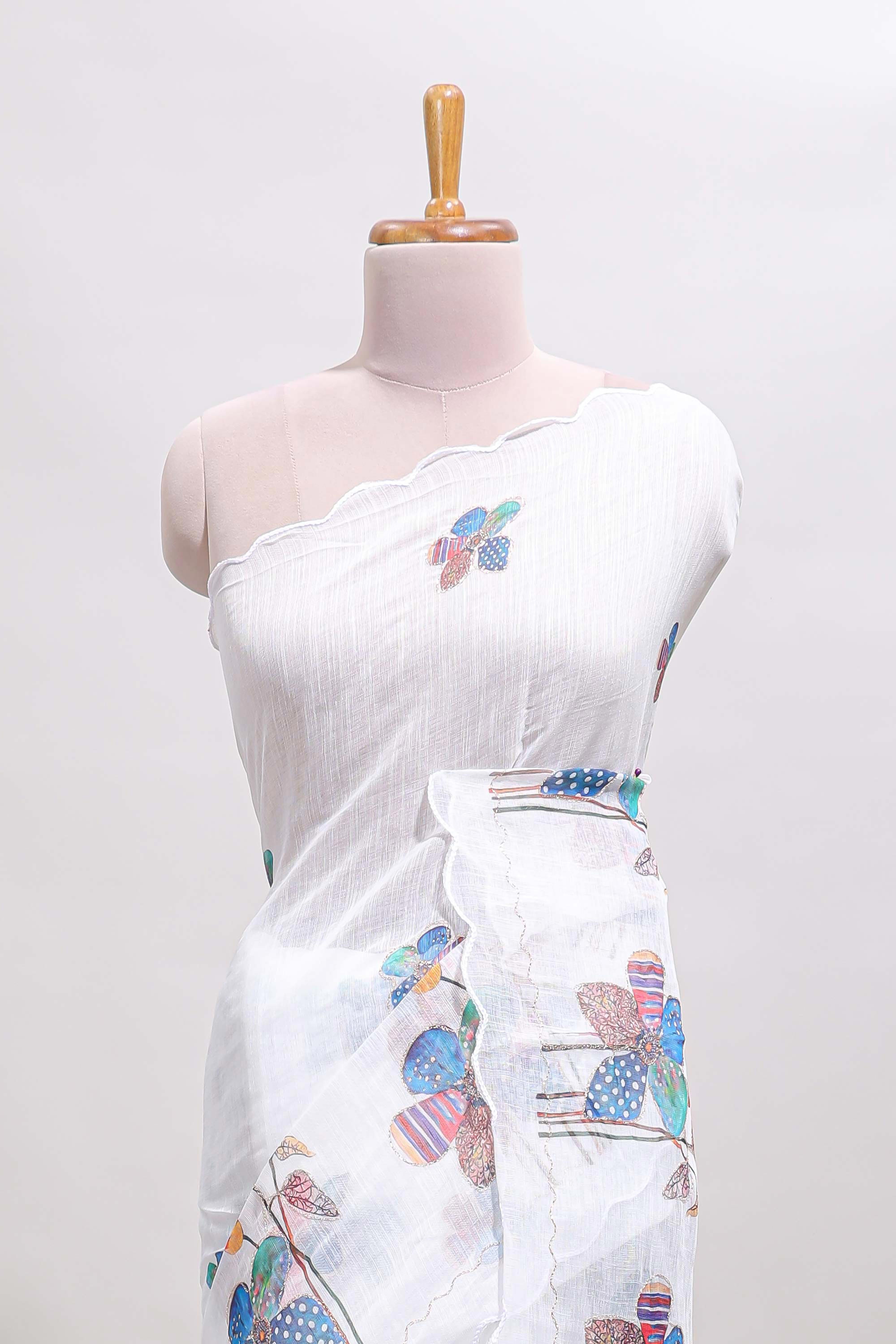 White floral design linen cotton saree with scallop border and matching printed blouse
