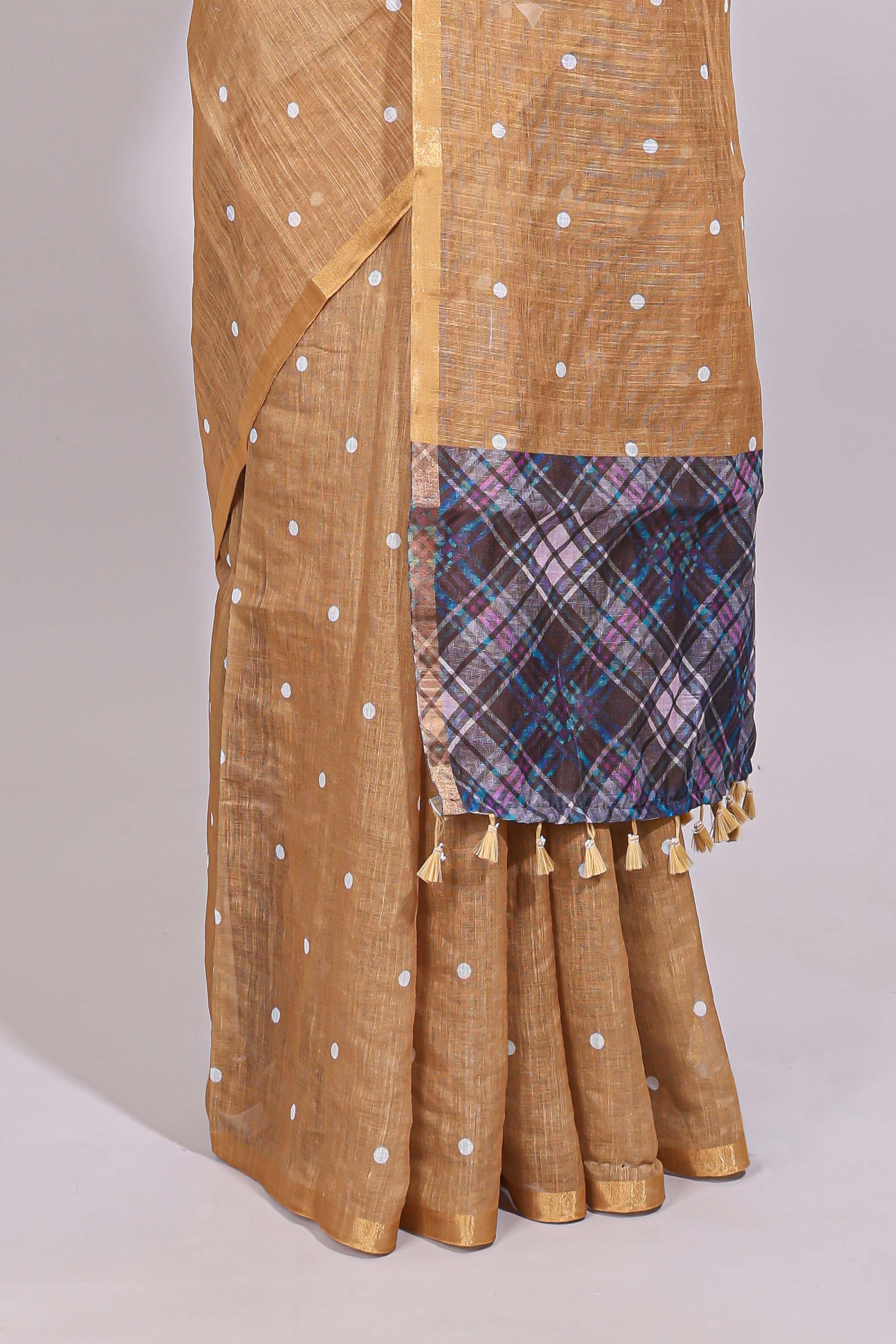 Sandal round motifs linen saree with self zari border and contrast checked blouse