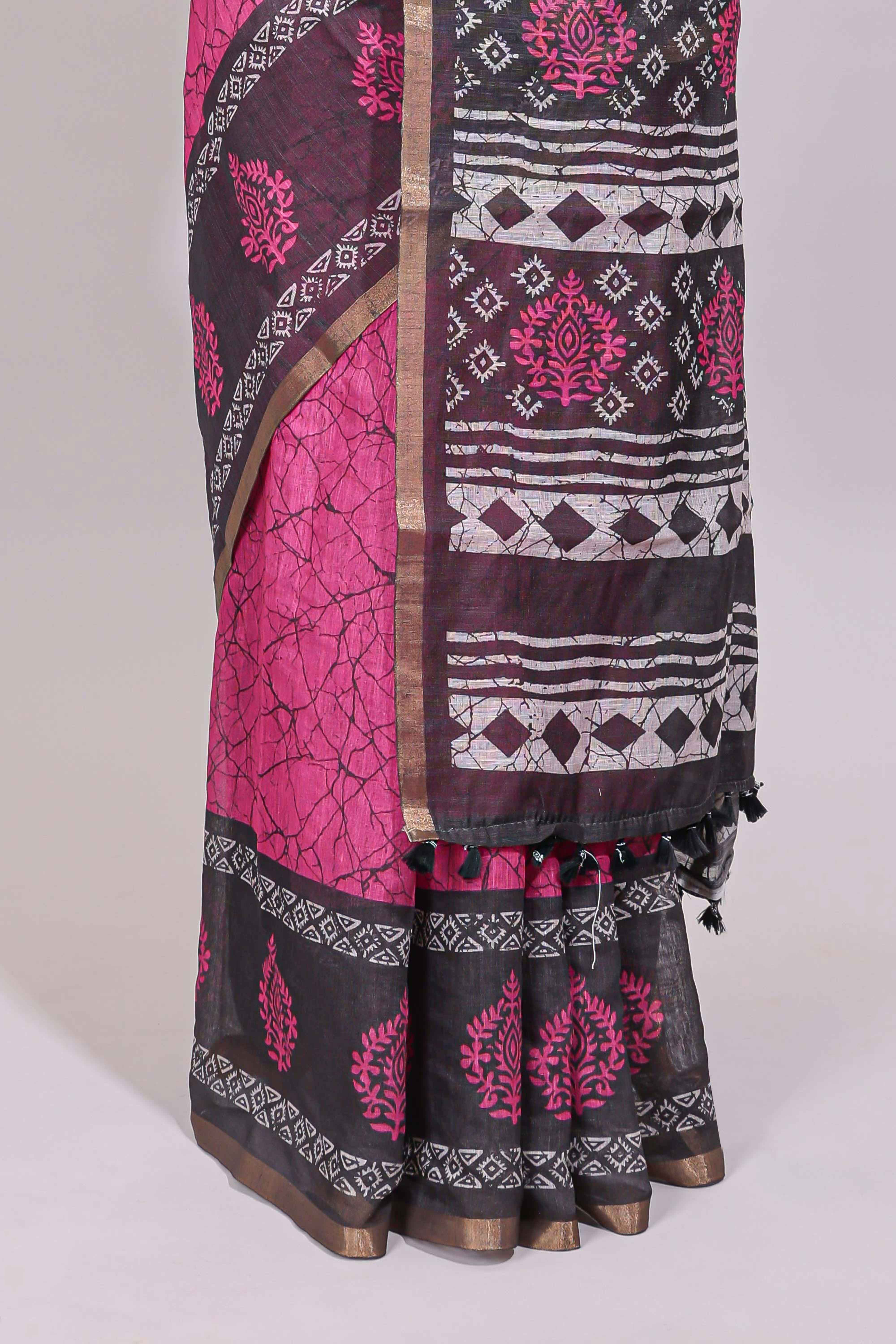Pink crack design linen cotton saree with contrast zari border and printed blouse