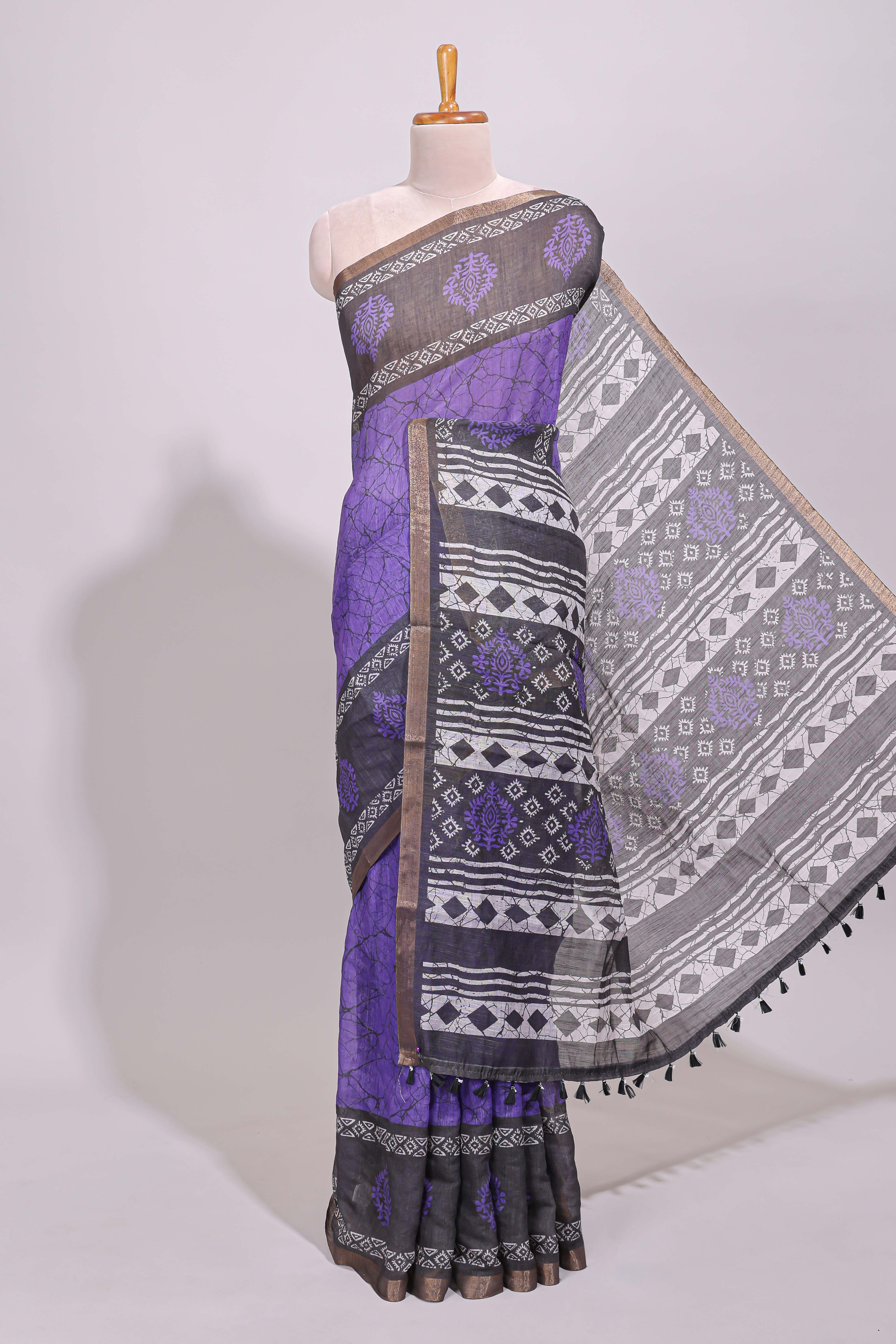 Violet crack design linen cotton saree with contrast zari border and printed blouse