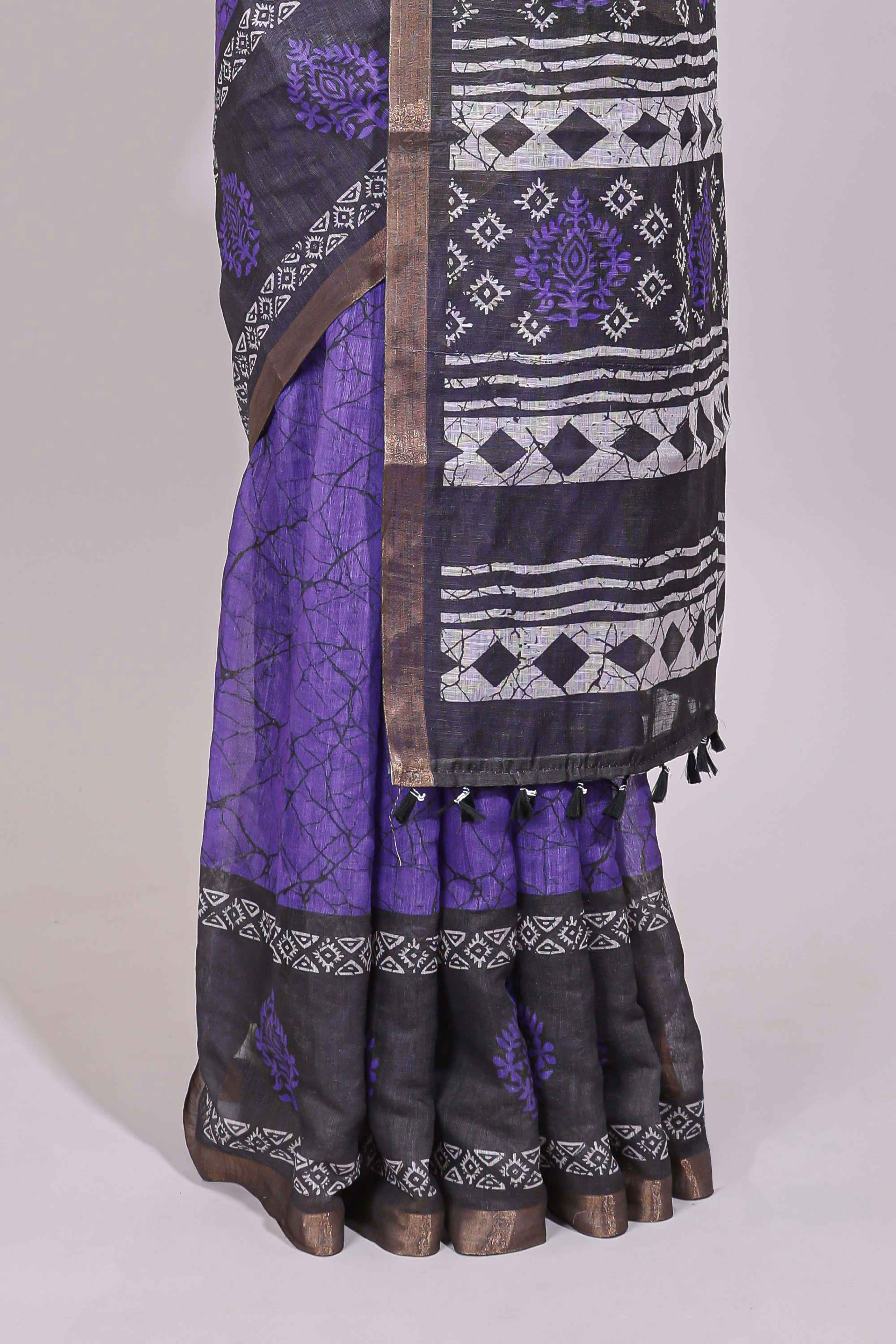 Violet crack design linen cotton saree with contrast zari border and printed blouse