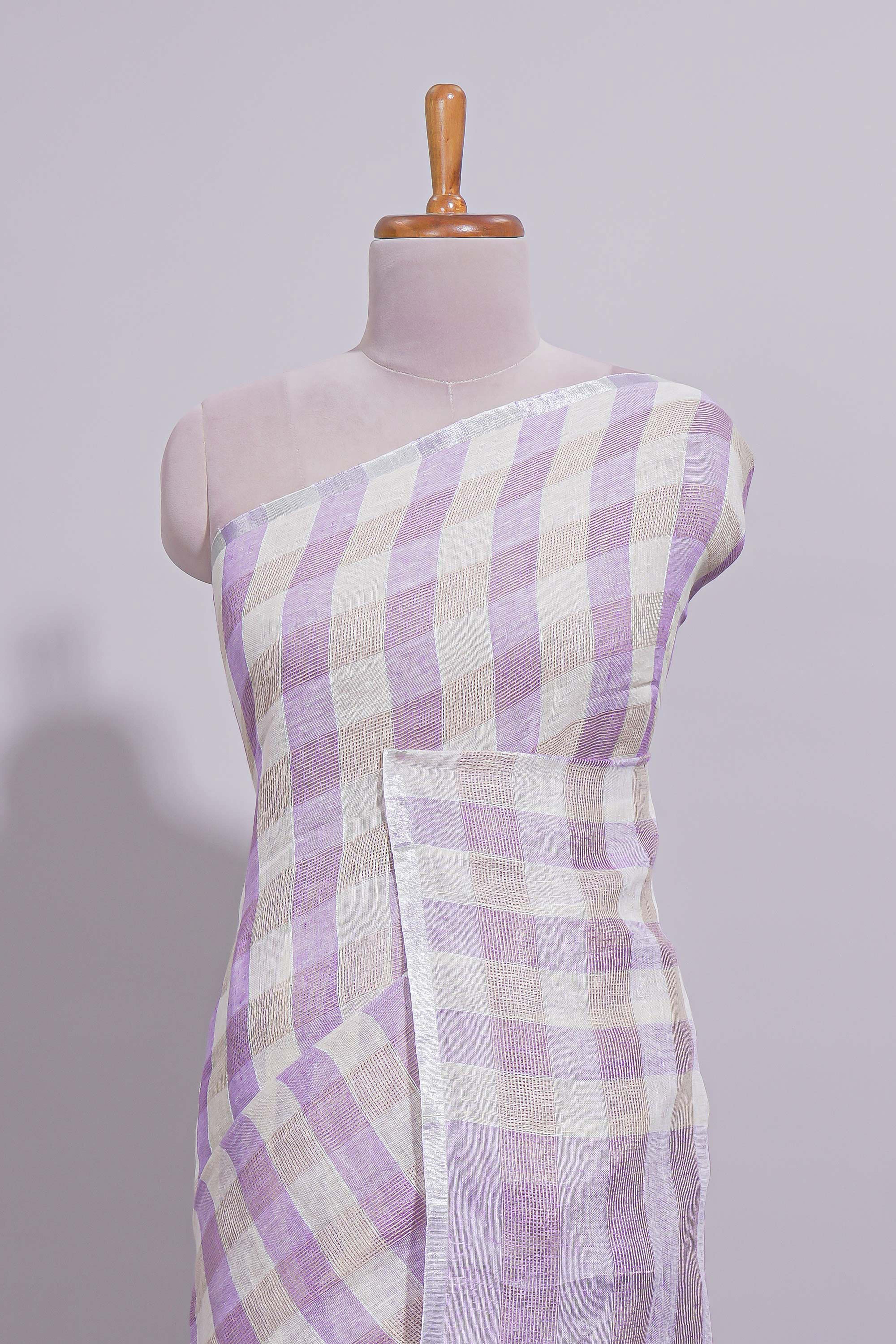 Light Purple Checked Linen Cotton Saree with Matching Pallu and Contrast Blouse