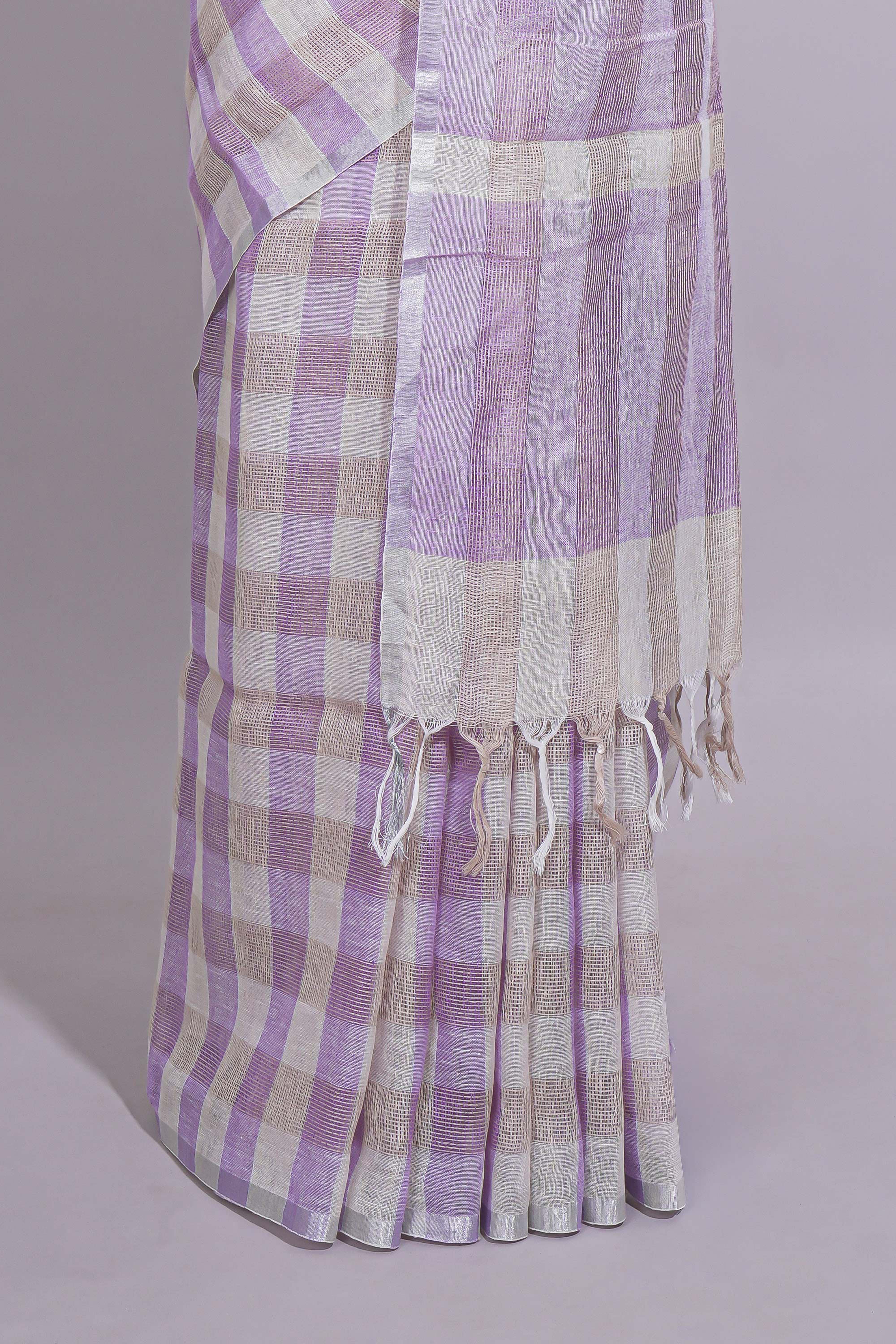 Light Purple Checked Linen Cotton Saree with Matching Pallu and Contrast Blouse