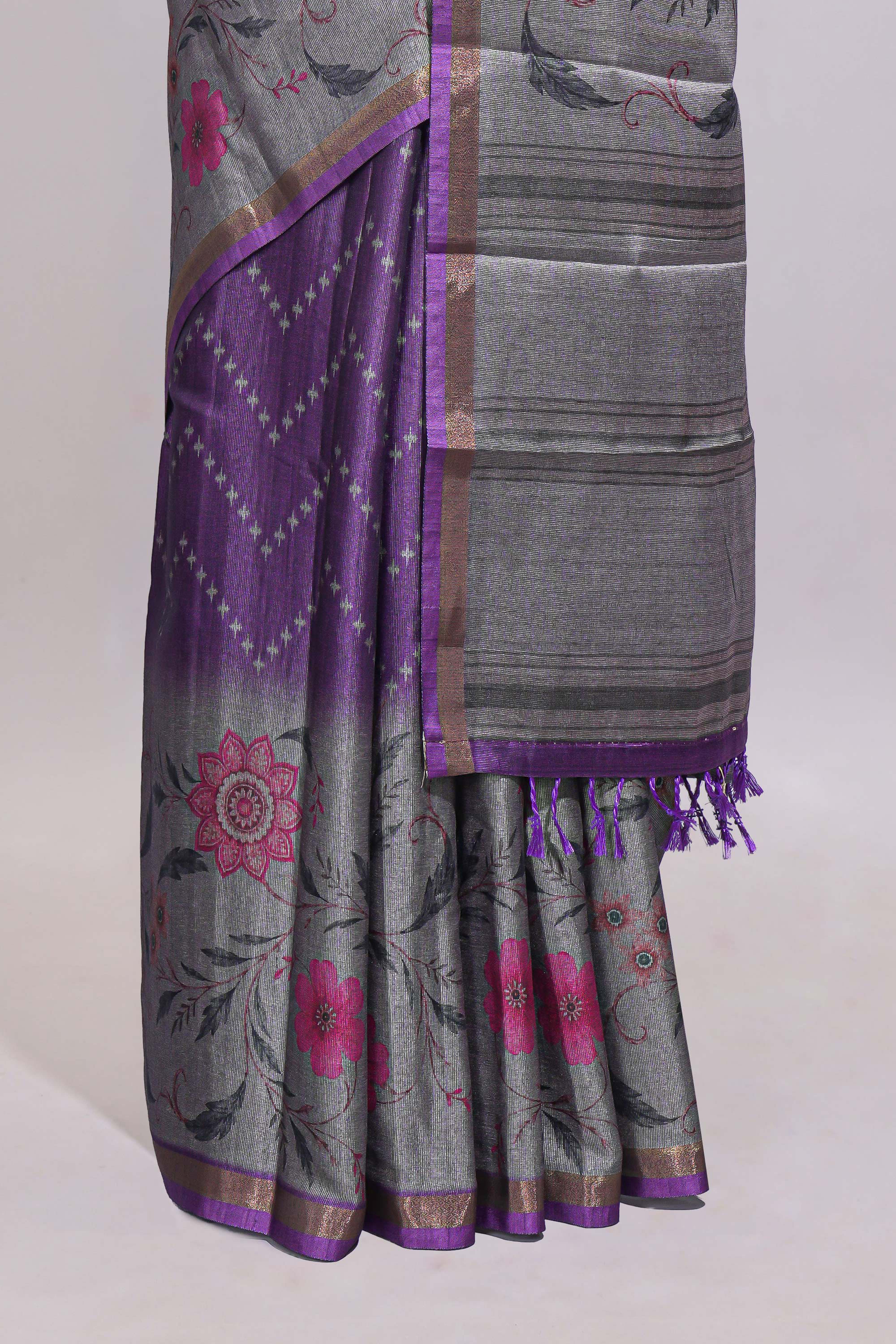 Purple geometric designed linen cotton saree with contrast border and blouse