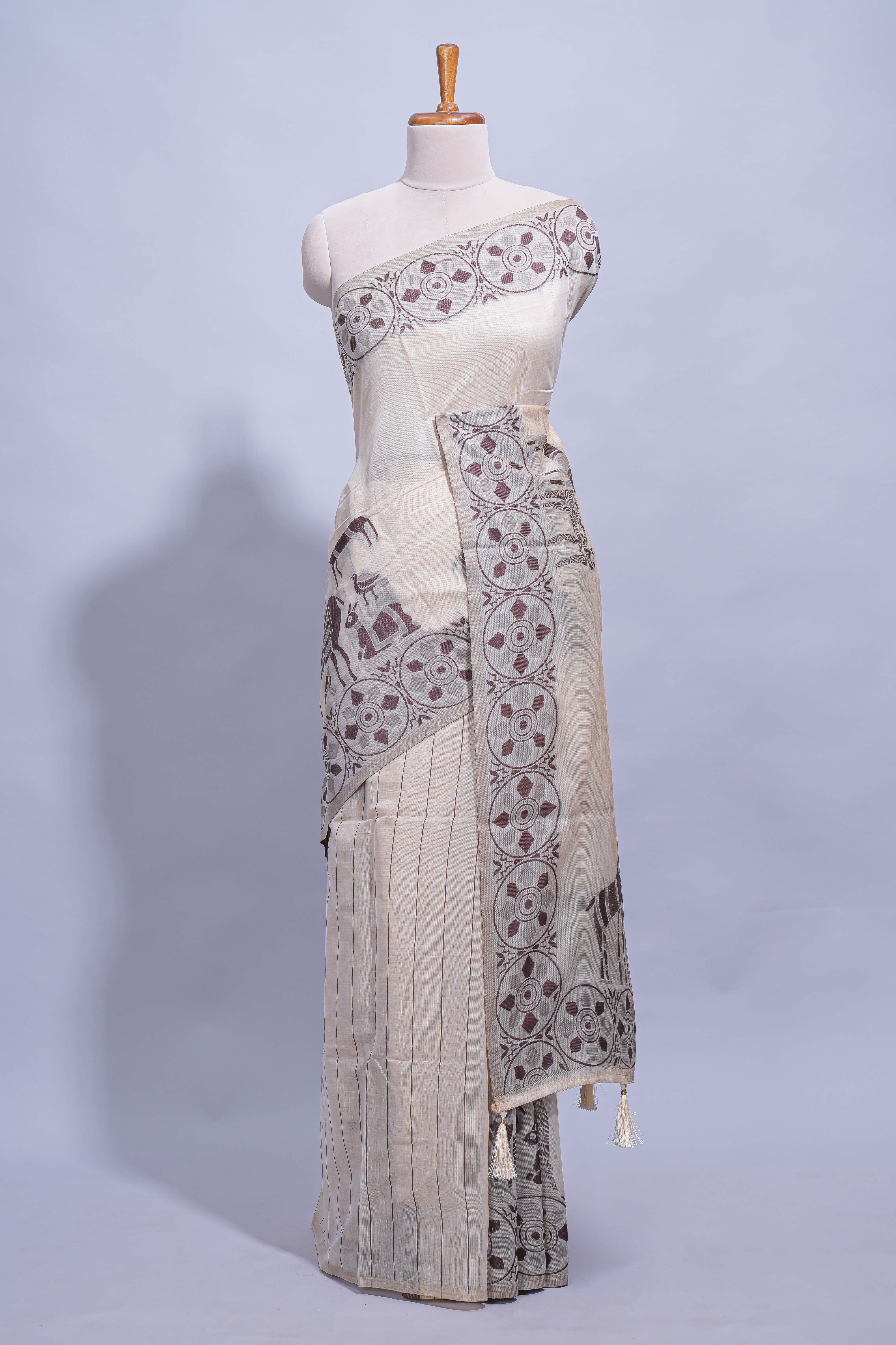 Beige colour munga cotton vertical thread lines thread weaving border with floral jaal thread pichwai pallu and self small butta blouse