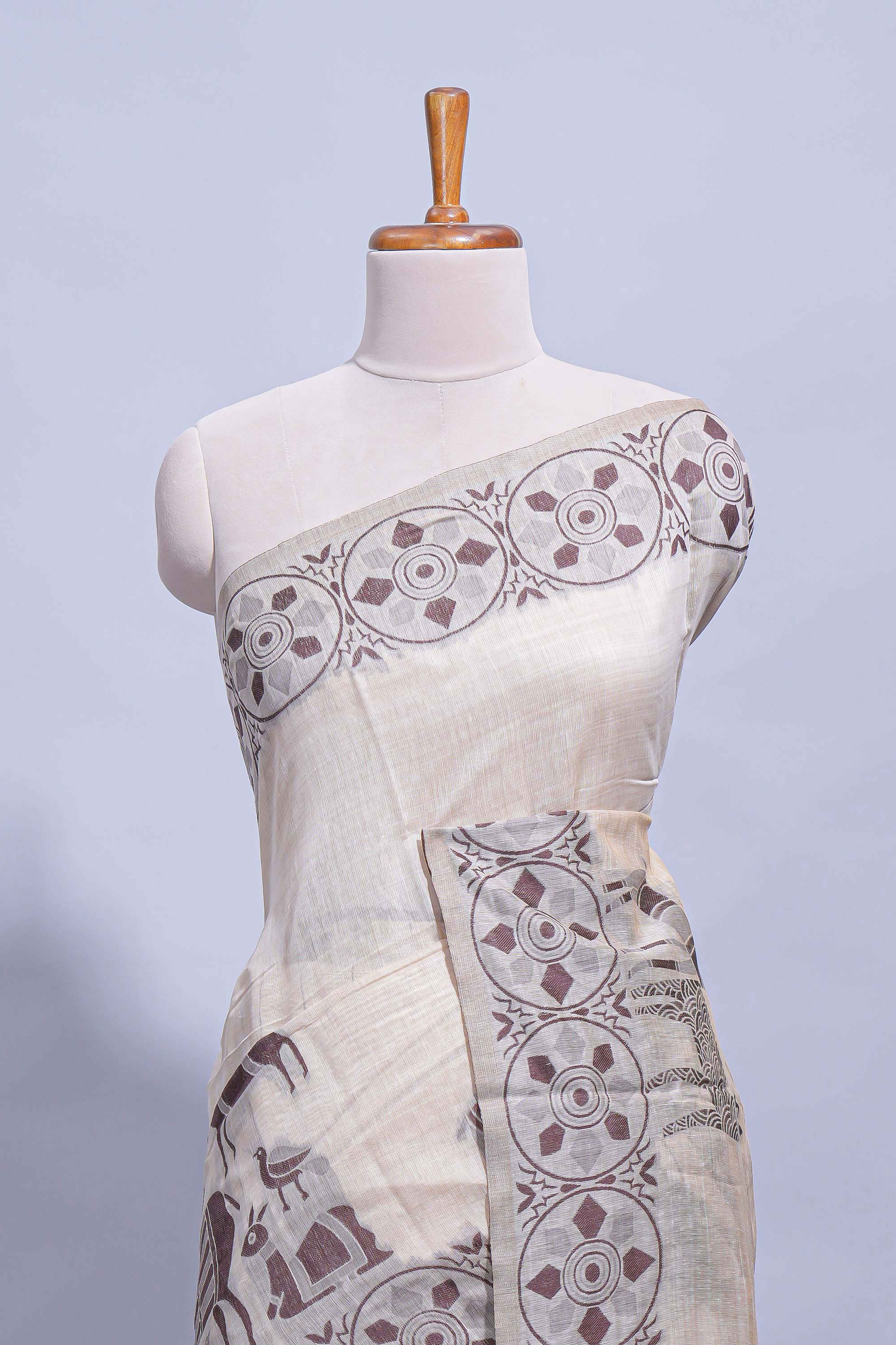Beige colour munga cotton vertical thread lines thread weaving border with floral jaal thread pichwai pallu and self small butta blouse
