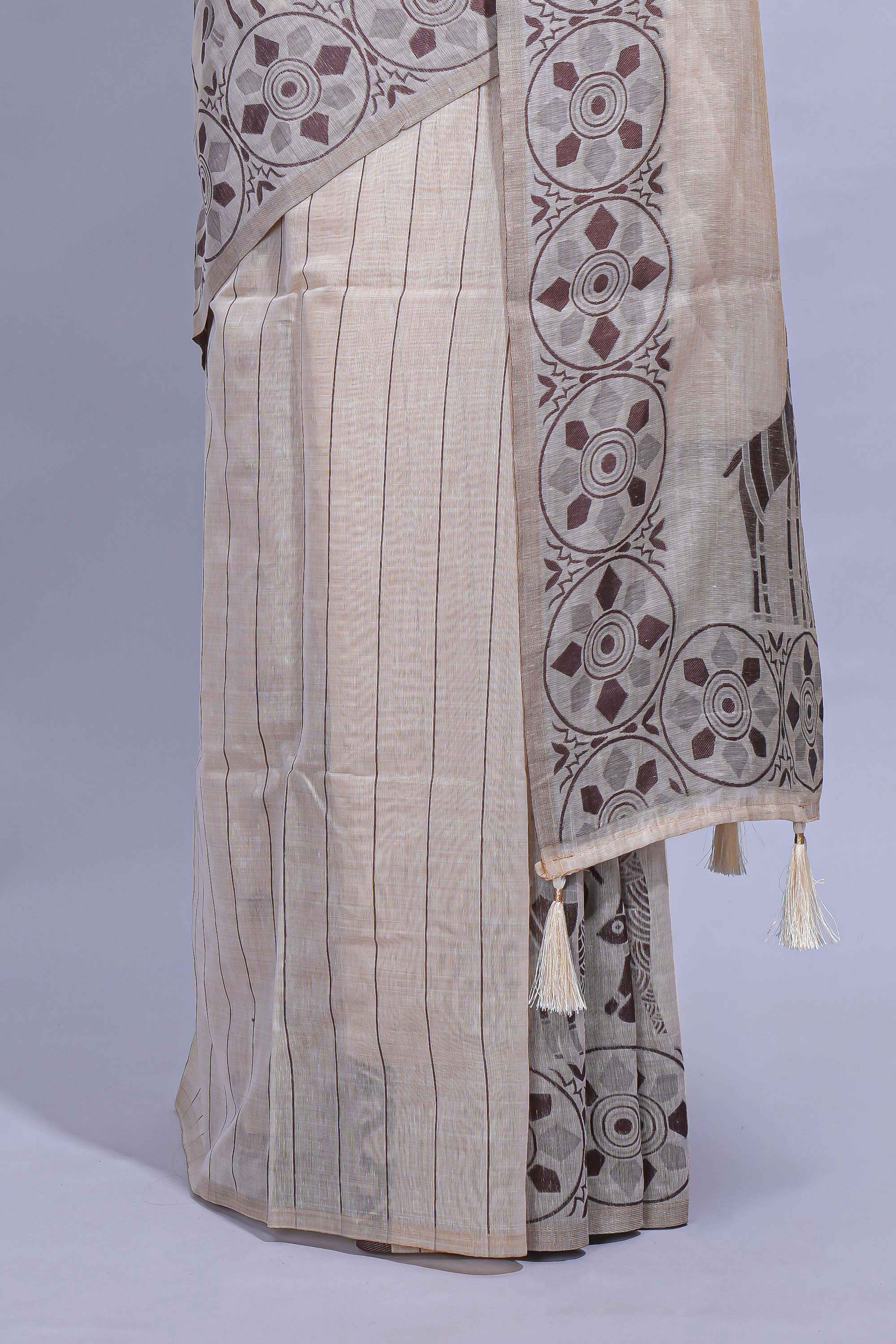 Beige colour munga cotton vertical thread lines thread weaving border with floral jaal thread pichwai pallu and self small butta blouse