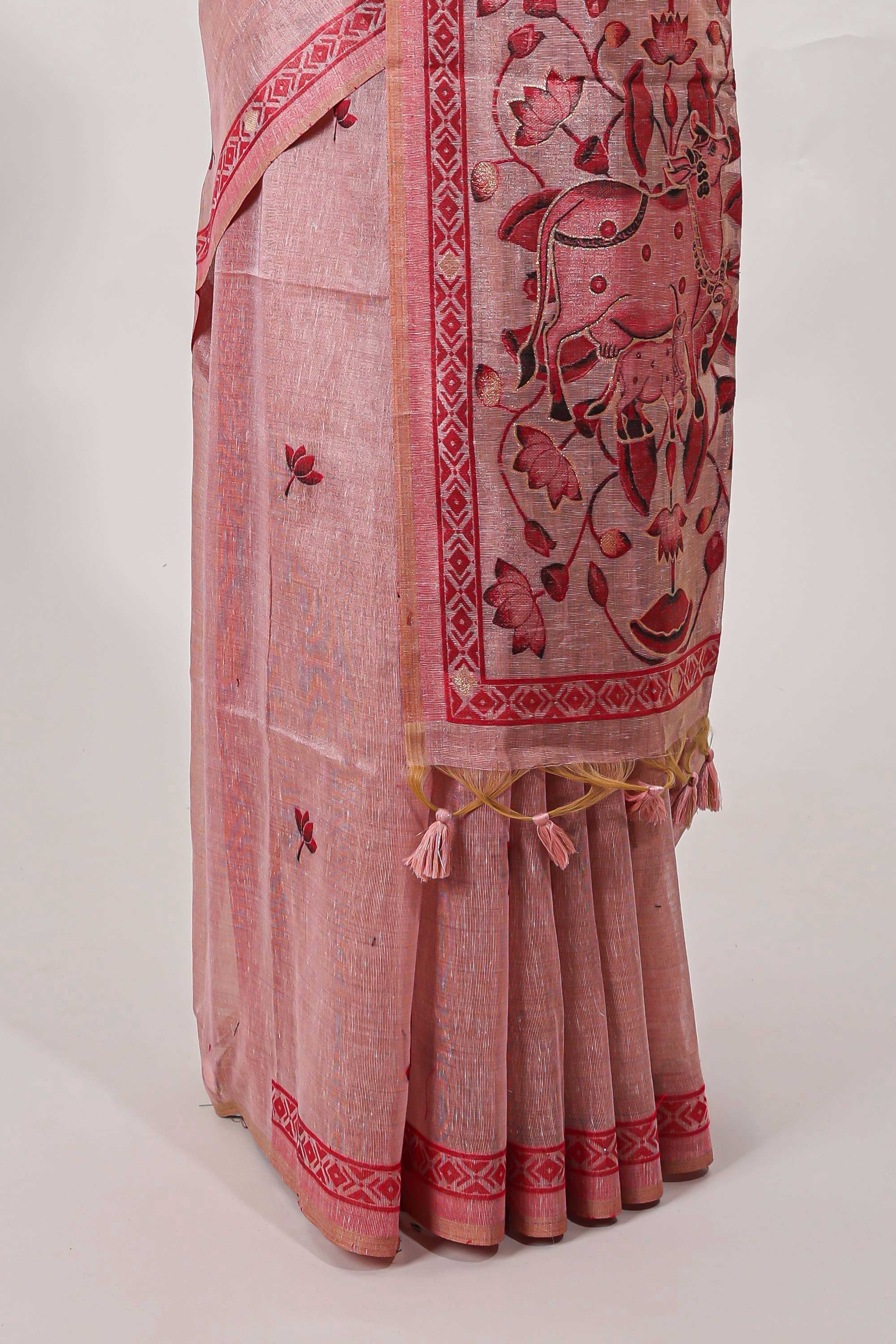 pink munga cotton floral thread motifs thread weaving border with floral jaal thread zari pallu and contrast small butta blouse