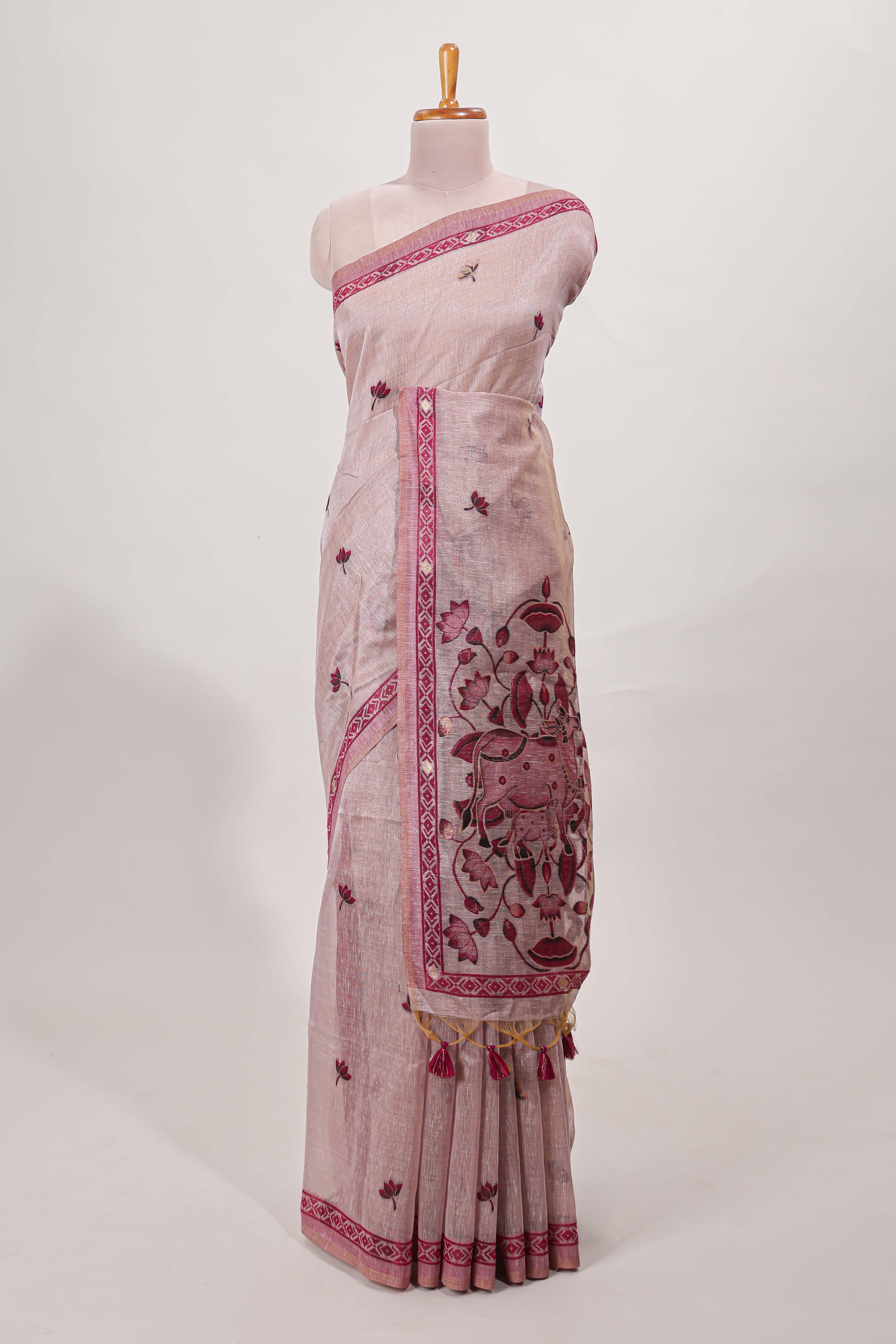 Magenta munga cotton floral thread motifs thread weaving border with floral jaal thread zari pallu and contrast small butta blouse