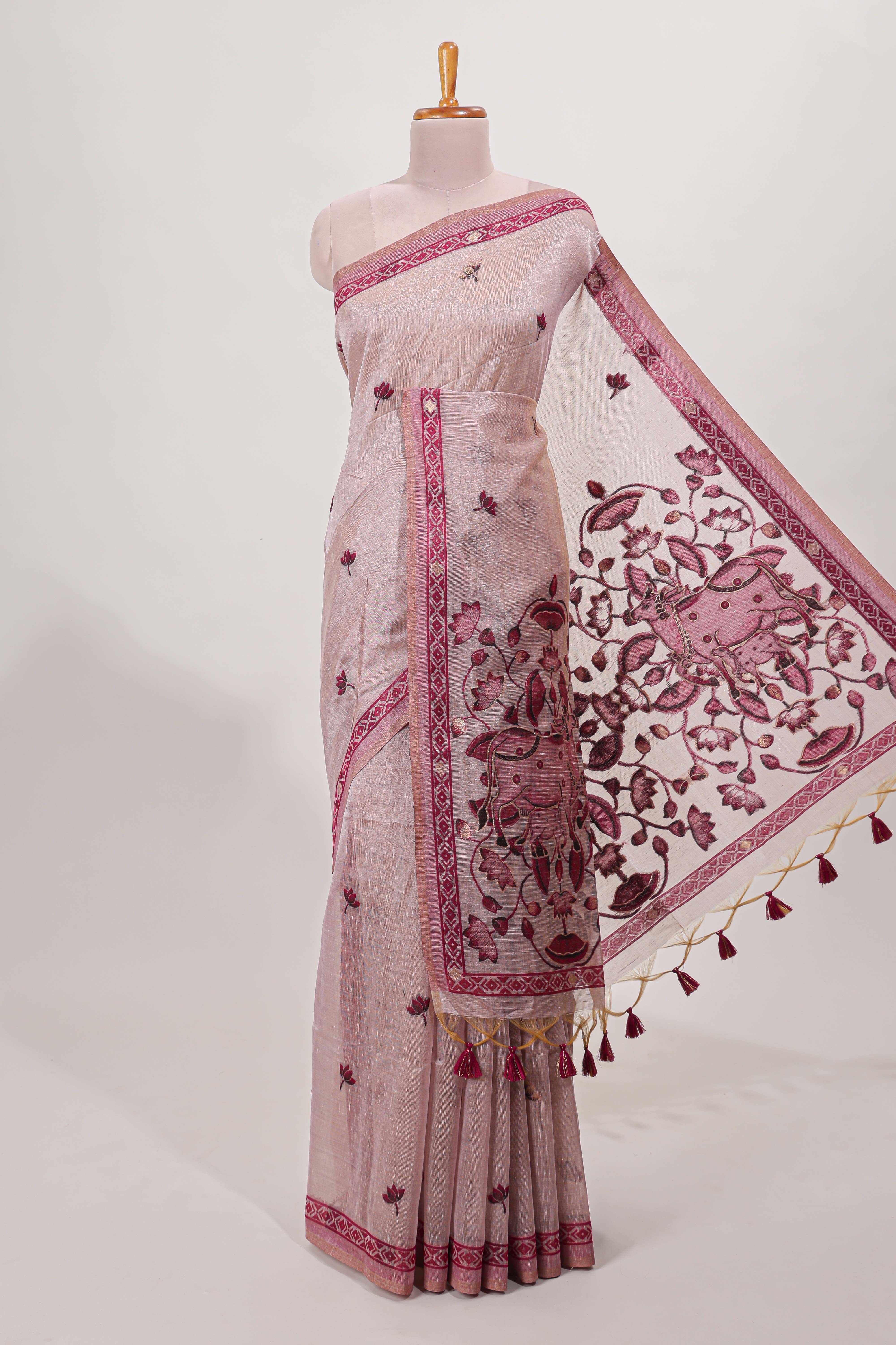 Magenta munga cotton floral thread motifs thread weaving border with floral jaal thread zari pallu and contrast small butta blouse