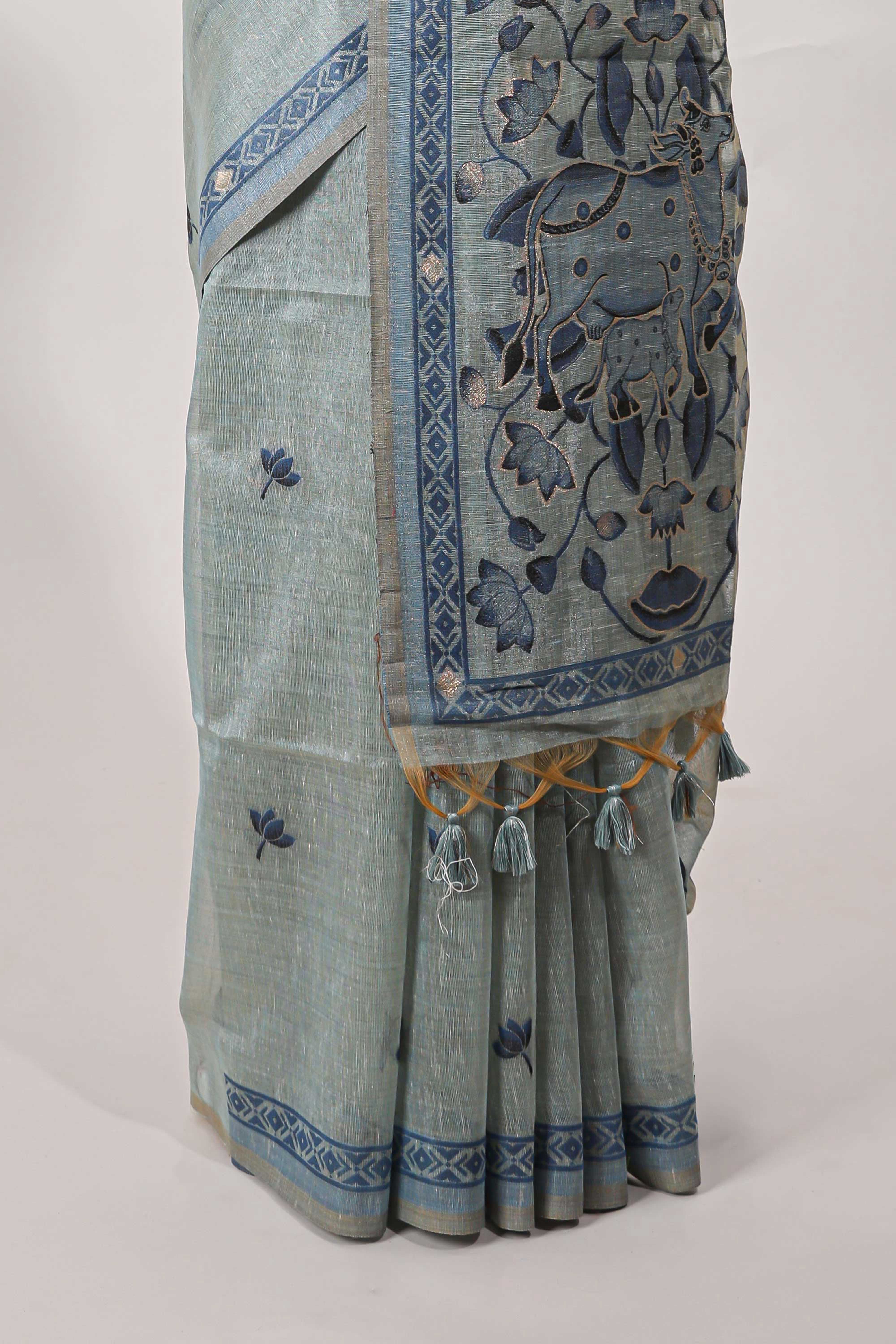 Blue munga cotton floral thread motifs thread weaving border with floral jaal thread zari pallu and contrast small butta blouse
