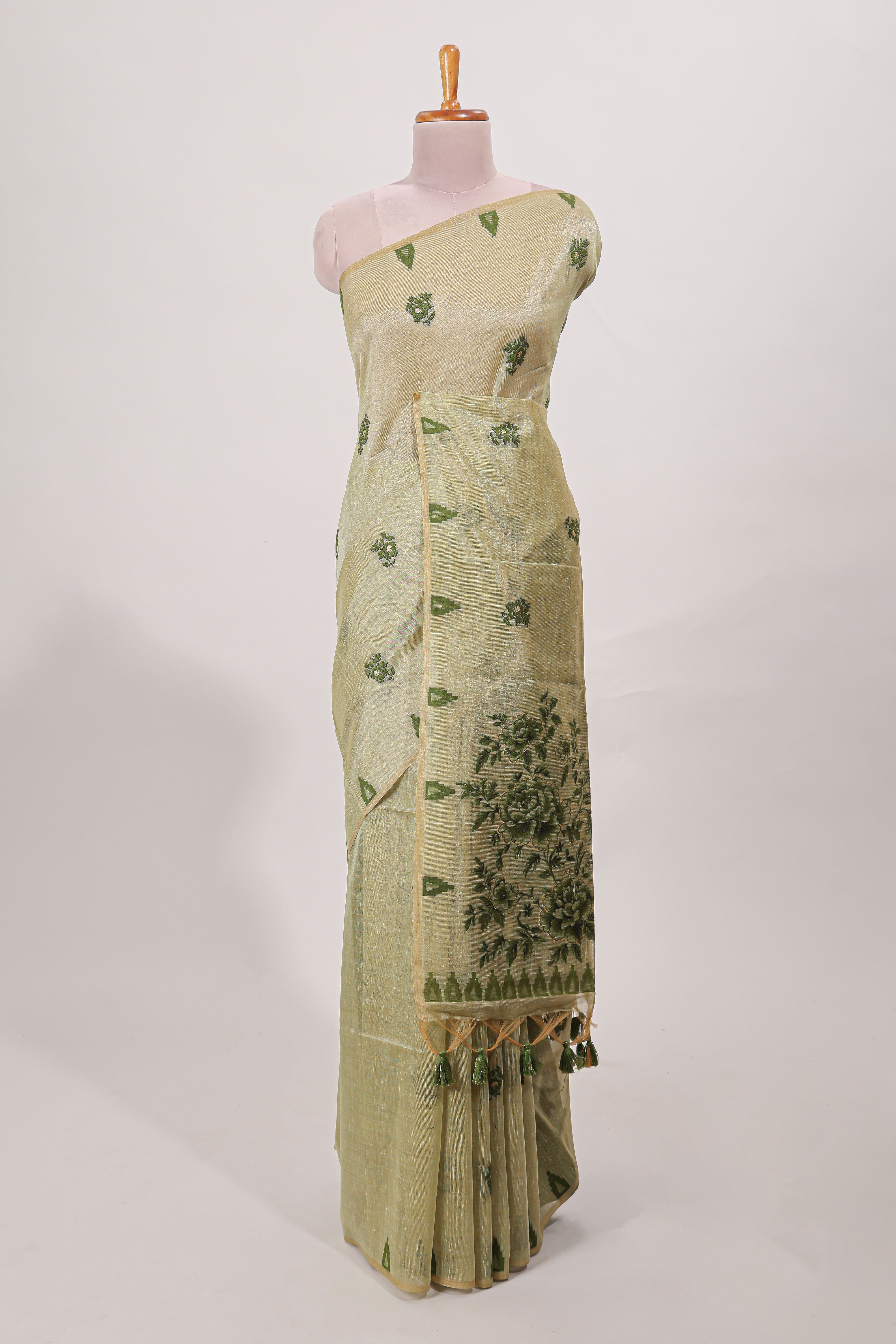 Green munga cotton floral thread motifs thread weaving border with floral jaal thread zari pallu and contrast small butta blouse